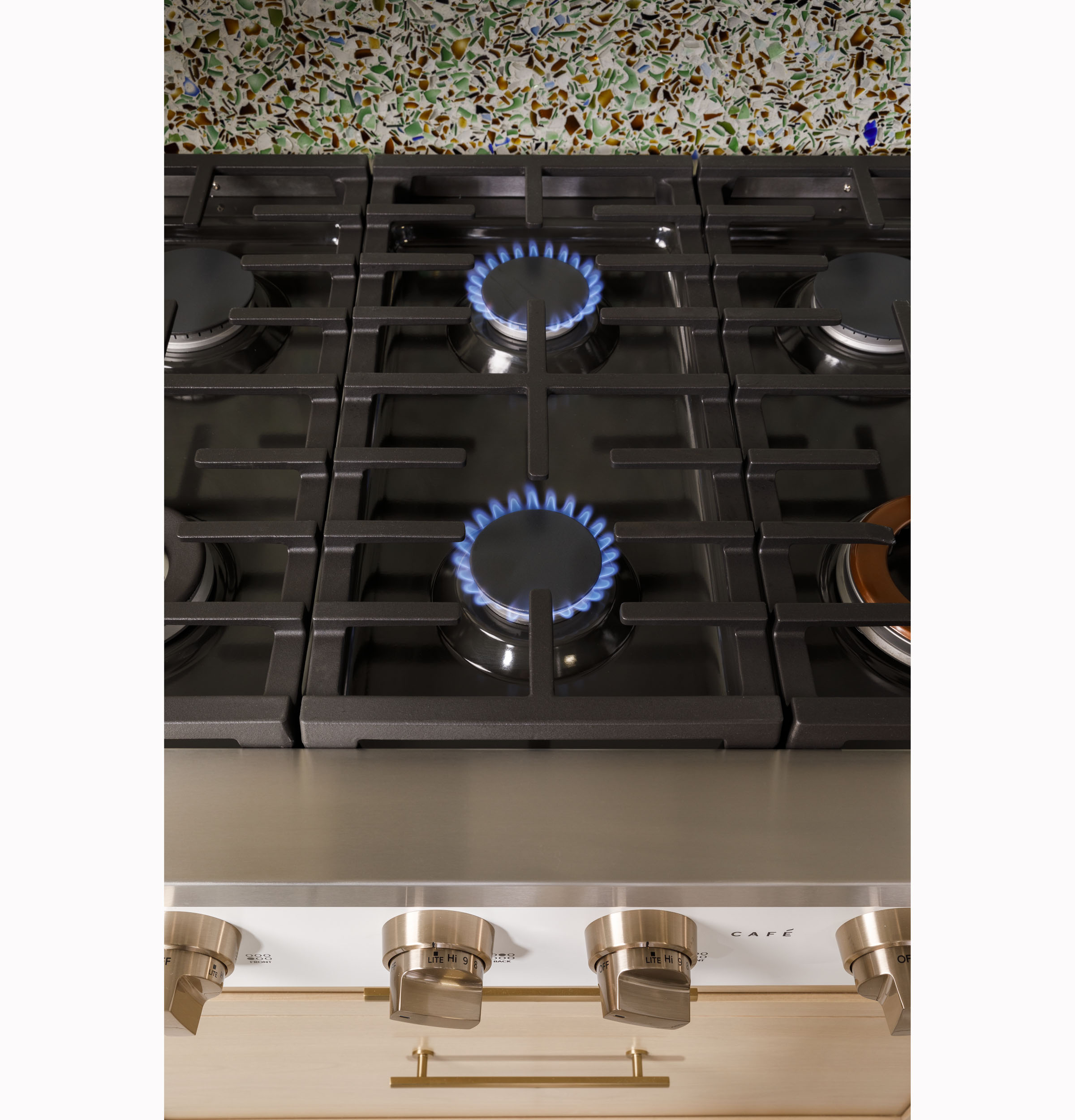 CAFÉ™ 36" Commercial-Style Gas Rangetop with 6 Burners (Natural Gas) CGU366P3TD1