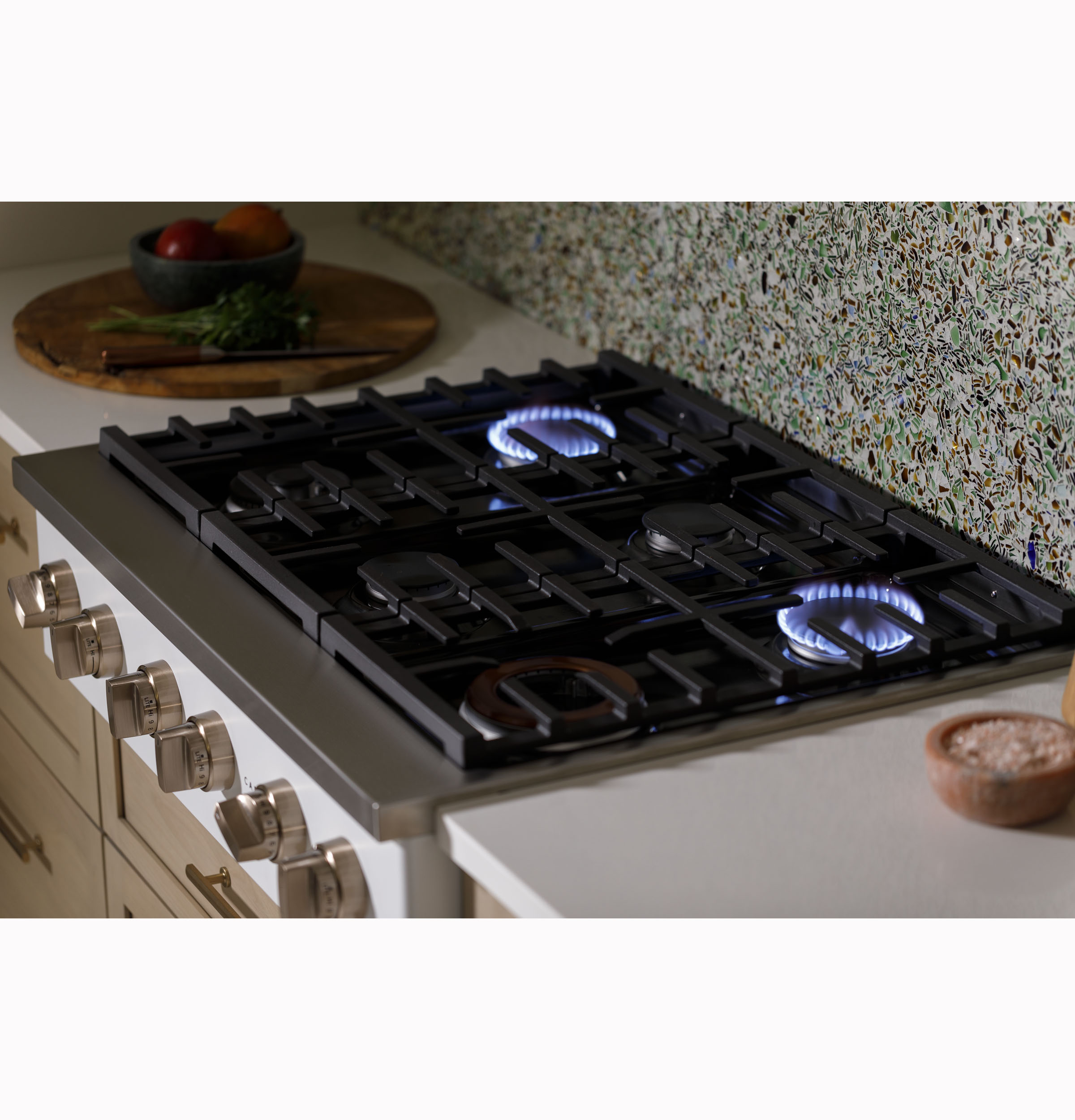 CAFÉ™ 36" Commercial-Style Gas Rangetop with 6 Burners (Natural Gas) CGU366P4TW2