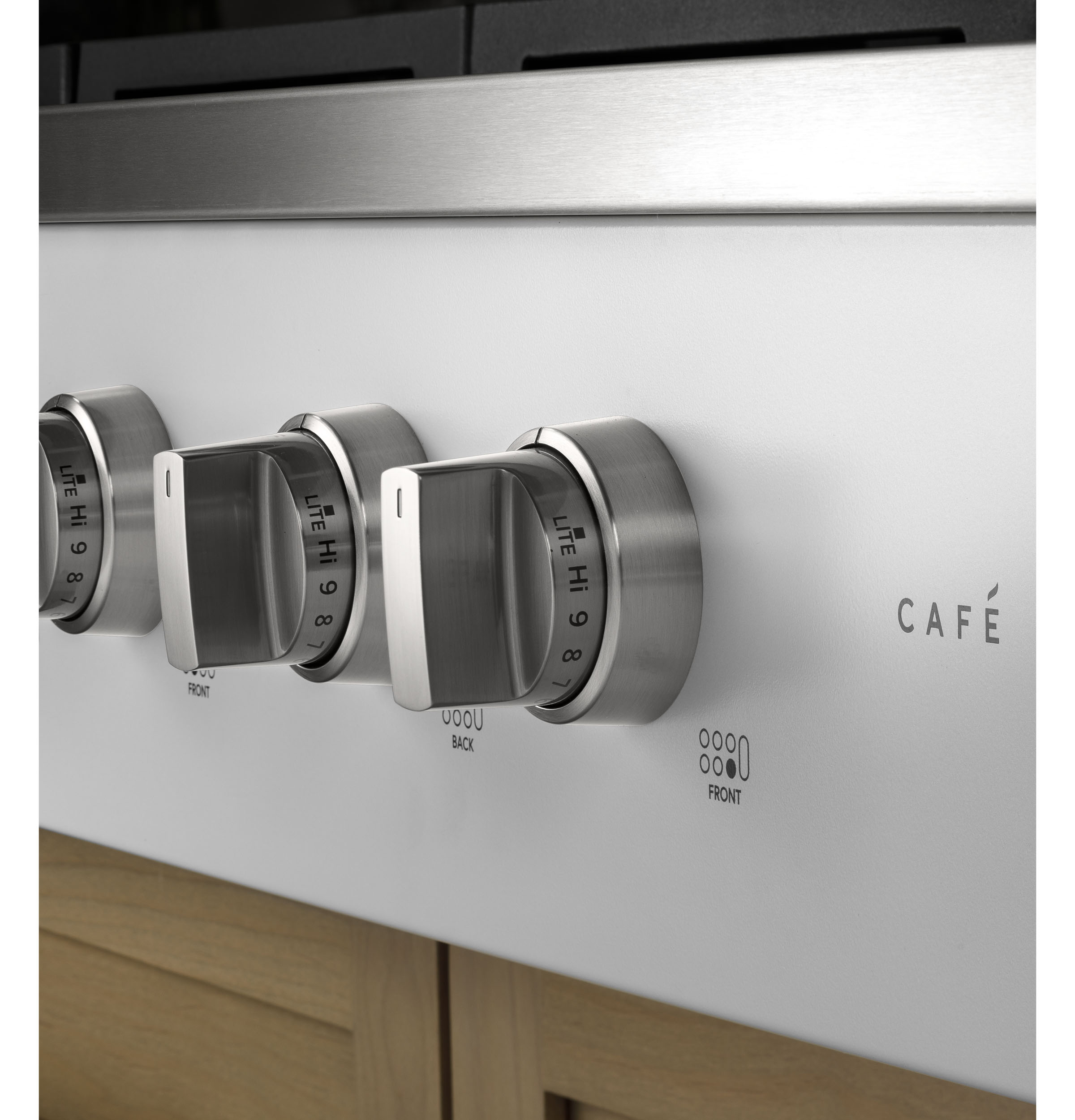 CAFÉ™ 36" Commercial-Style Gas Rangetop with 6 Burners (Natural Gas) CGU366P4TW2