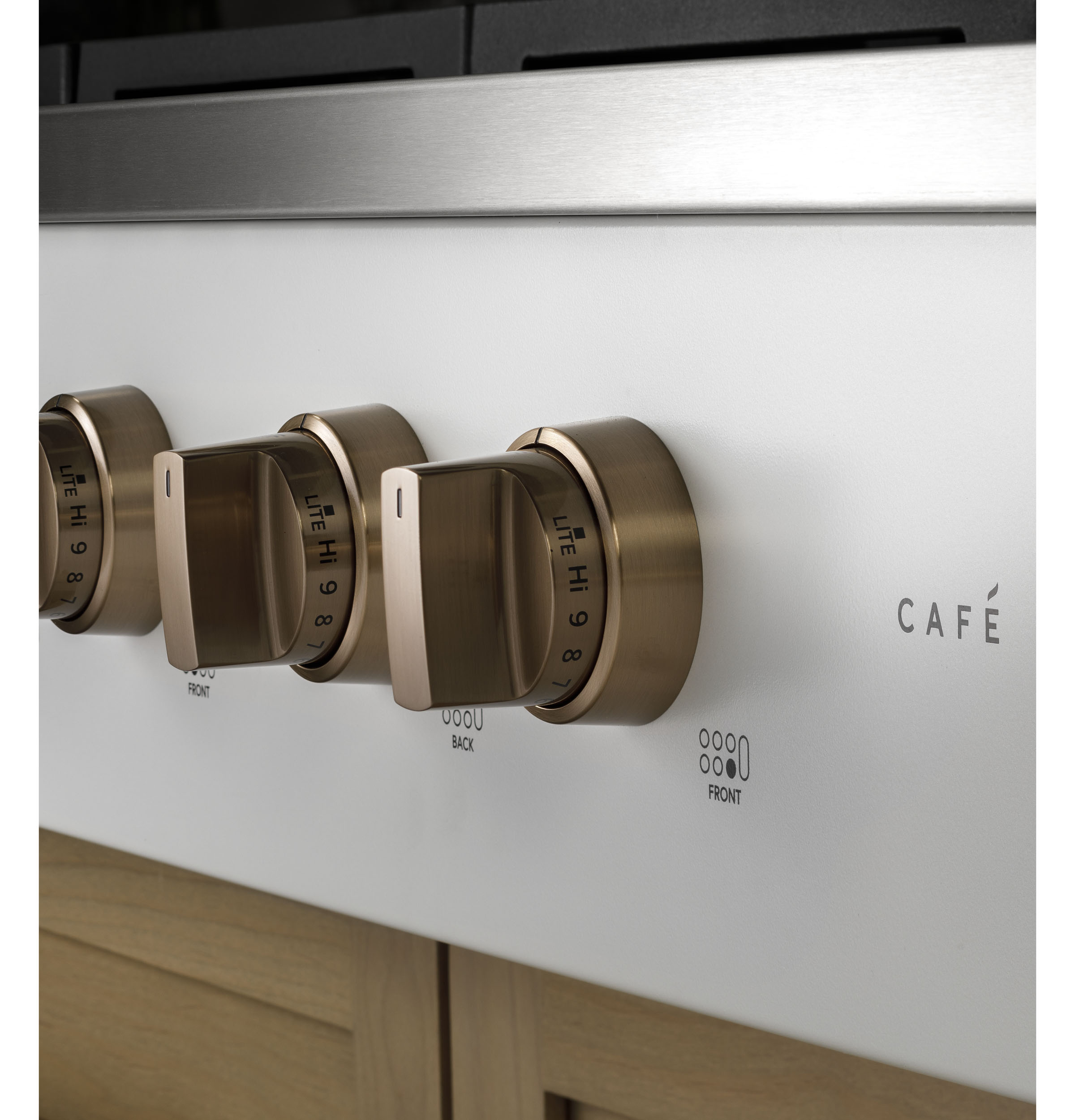 CAFÉ™ 36" Commercial-Style Gas Rangetop with 6 Burners (Natural Gas) CGU366P4TW2