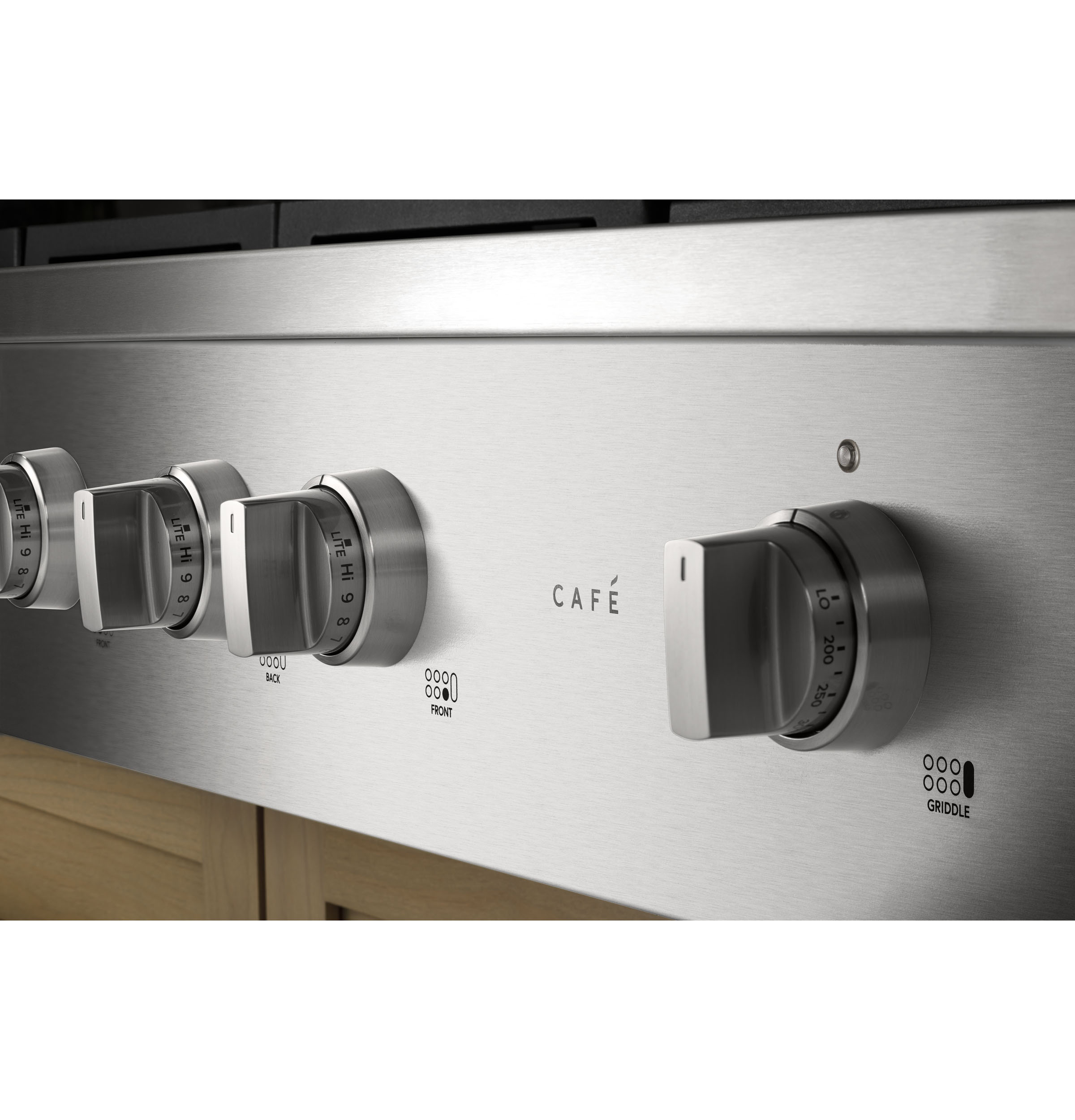 CAFÉ™ 48" Commercial-Style Gas Rangetop with 6 Burners and Integrated Griddle (Natural Gas) CGU486P2TS1