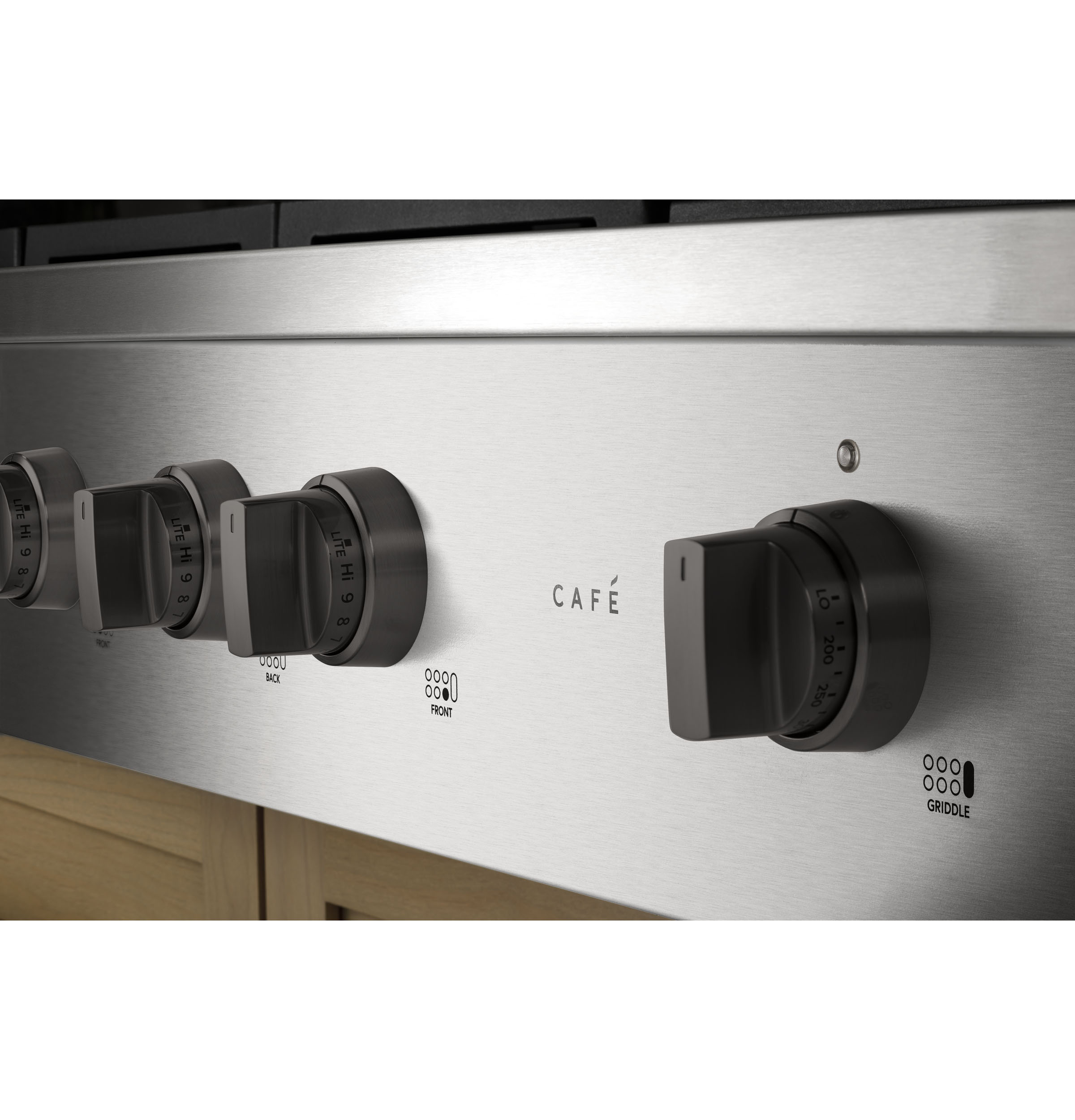 CAFÉ™ 48" Commercial-Style Gas Rangetop with 6 Burners and Integrated Griddle (Natural Gas) CGU486P2TS1