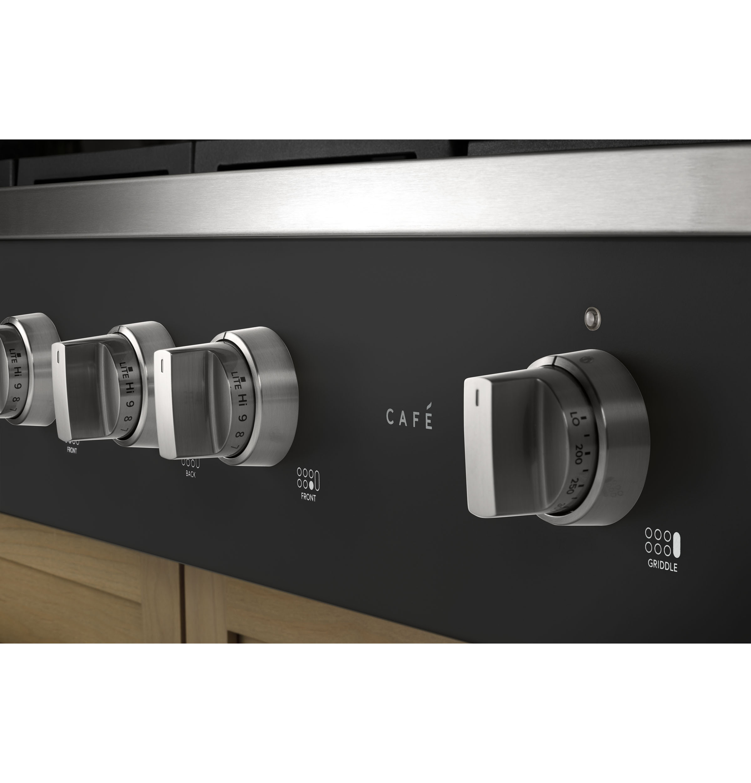 CAFÉ™ 48" Commercial-Style Gas Rangetop with 6 Burners and Integrated Griddle (Natural Gas) CGU486P3TD1