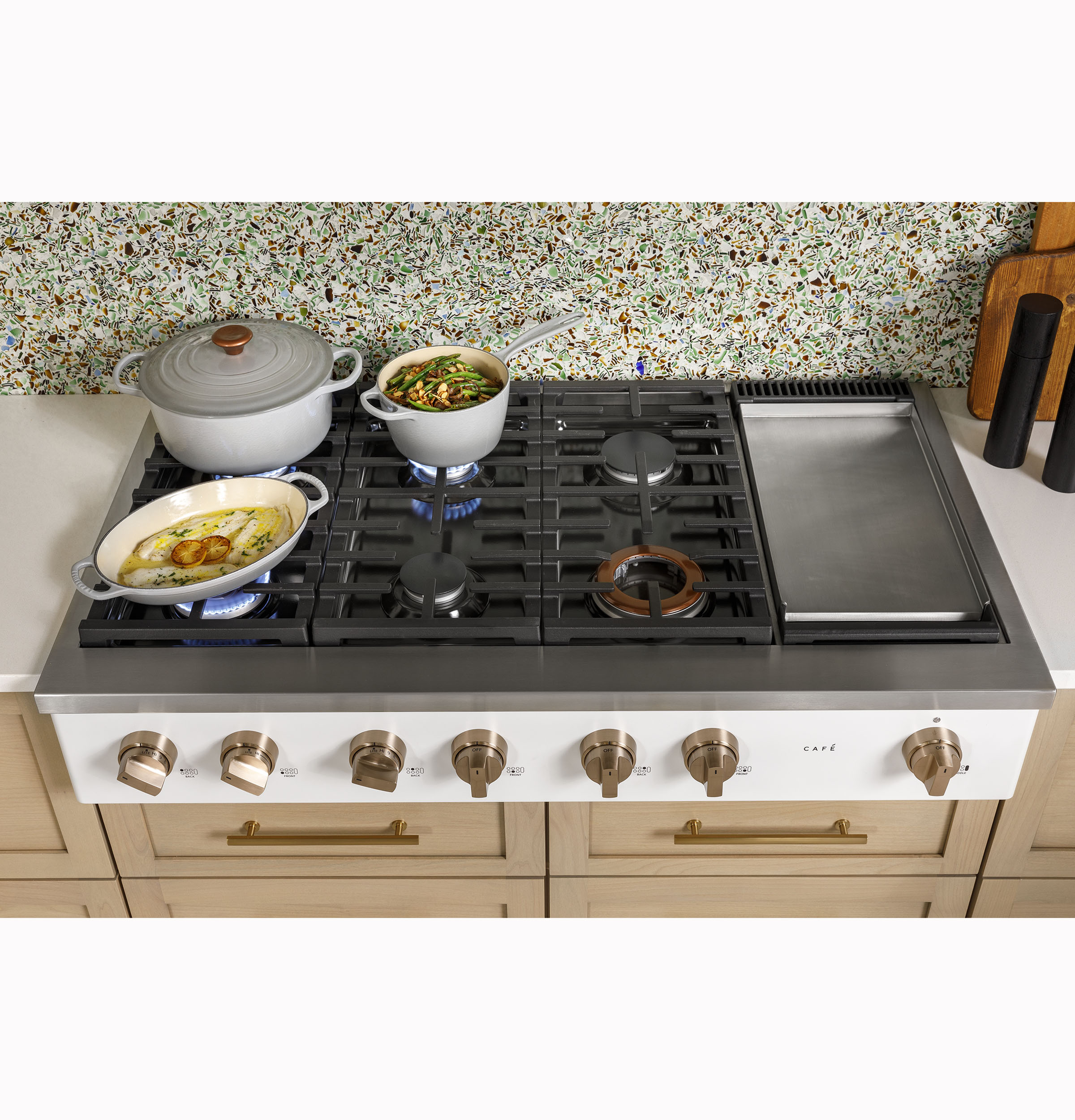 CAFÉ™ 48" Commercial-Style Gas Rangetop with 6 Burners and Integrated Griddle (Natural Gas) CGU486P4TW2