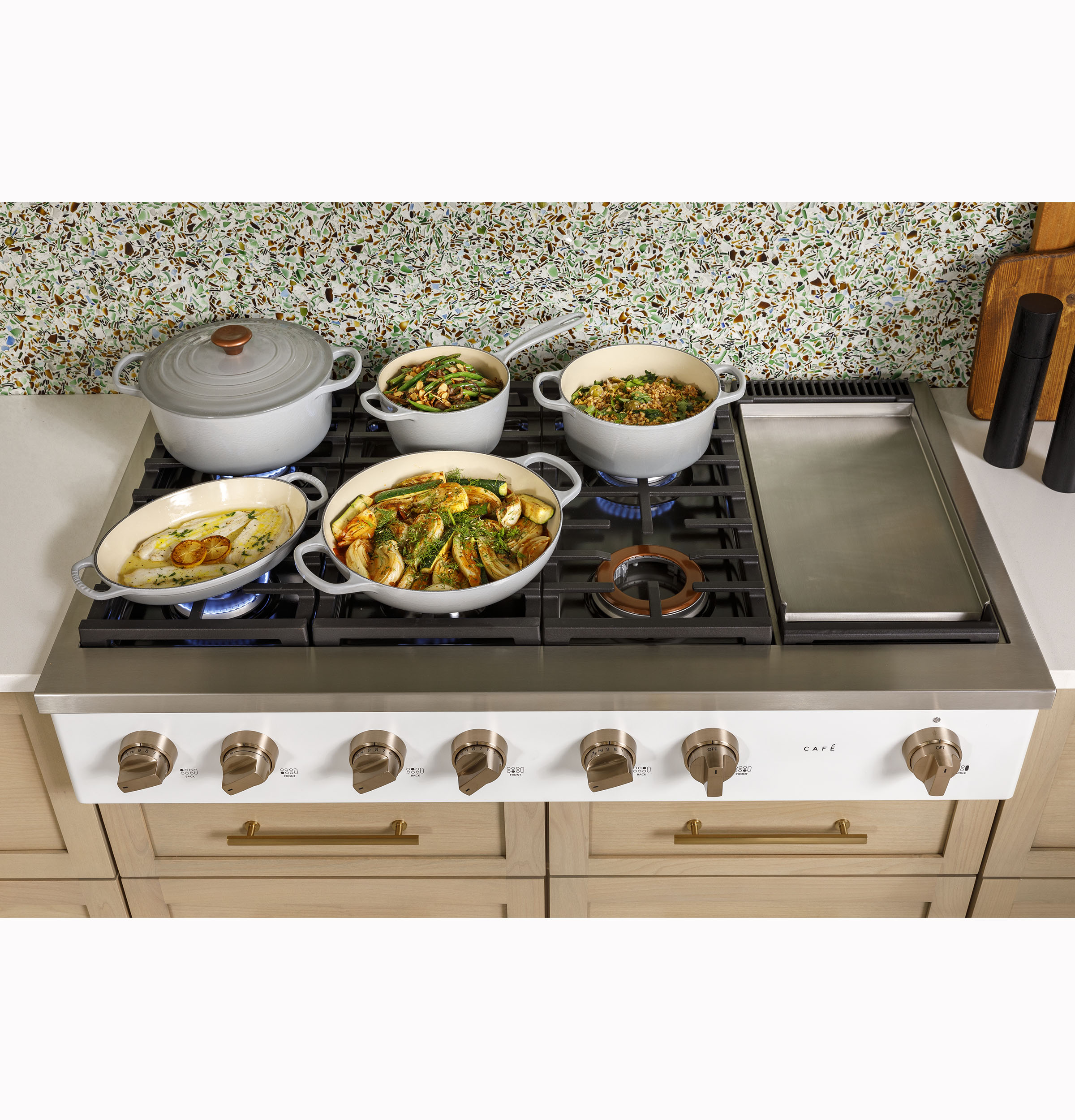 CAFÉ™ 48" Commercial-Style Gas Rangetop with 6 Burners and Integrated Griddle (Natural Gas) CGU486P4TW2