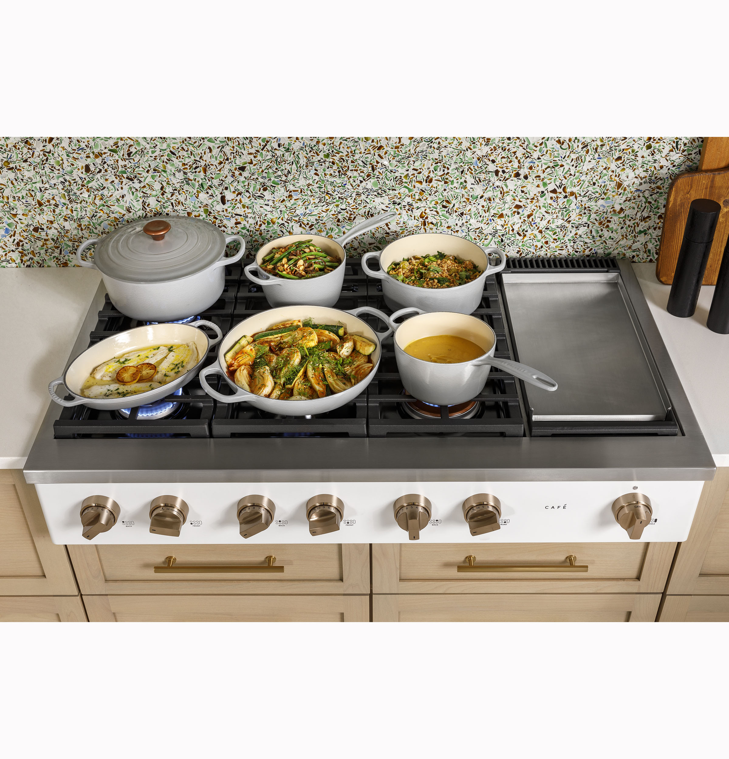 CAFÉ™ 48" Commercial-Style Gas Rangetop with 6 Burners and Integrated Griddle (Natural Gas) CGU486P4TW2