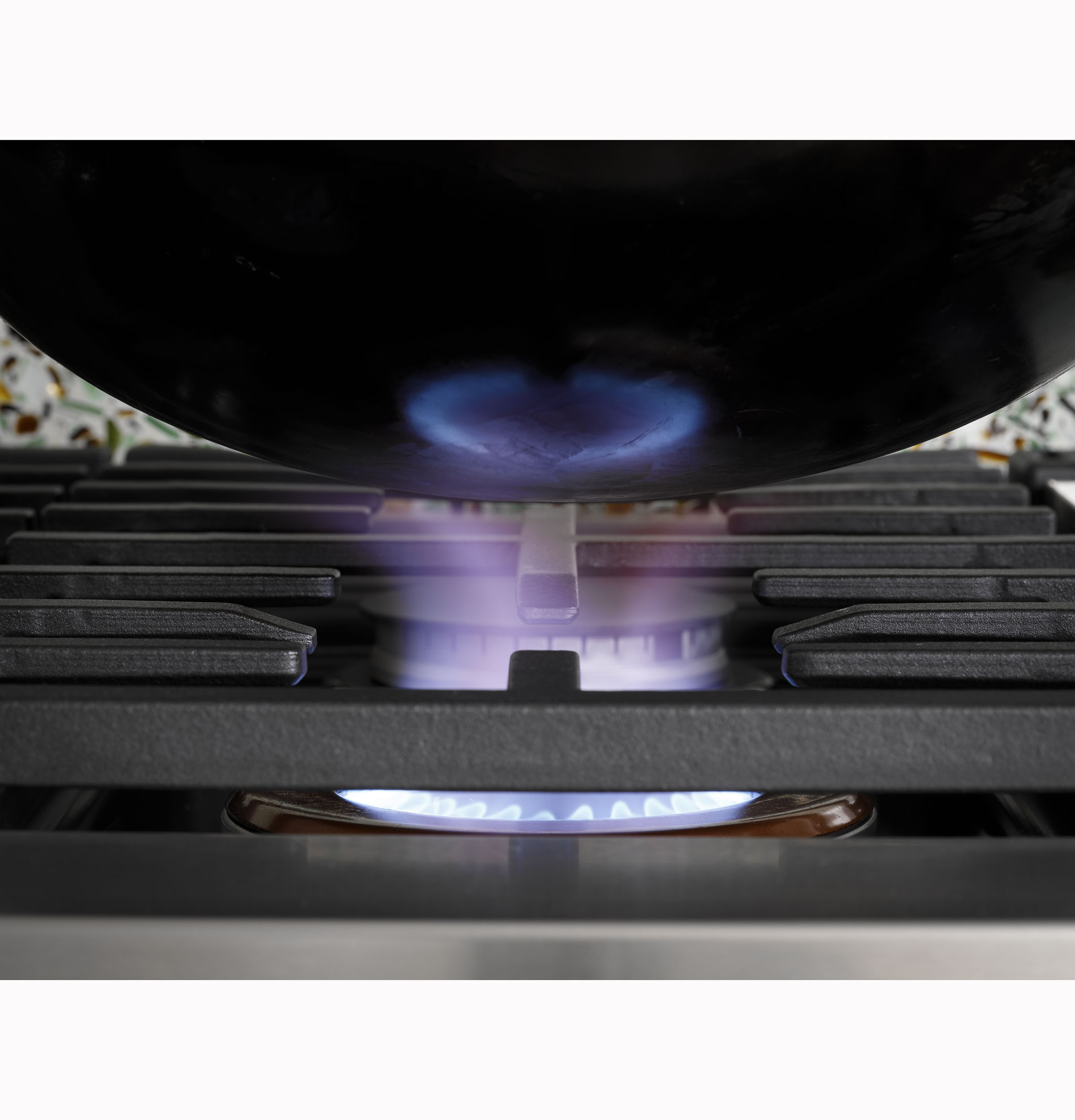 CAFÉ™ 48" Commercial-Style Gas Rangetop with 6 Burners and Integrated Griddle (Natural Gas) CGU486P4TW2