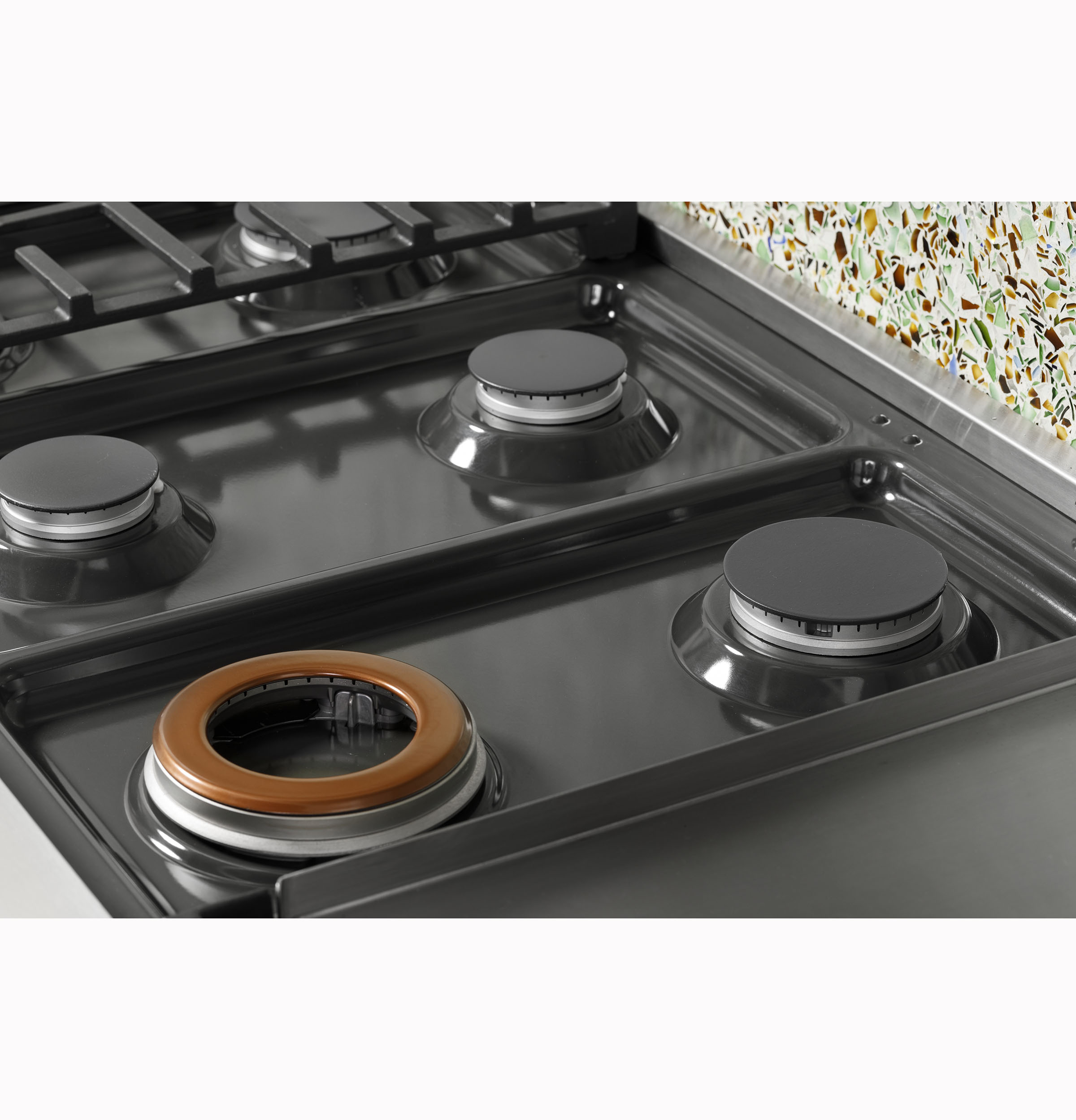 CAFÉ™ 48" Commercial-Style Gas Rangetop with 6 Burners and Integrated Griddle (Natural Gas) CGU486P4TW2