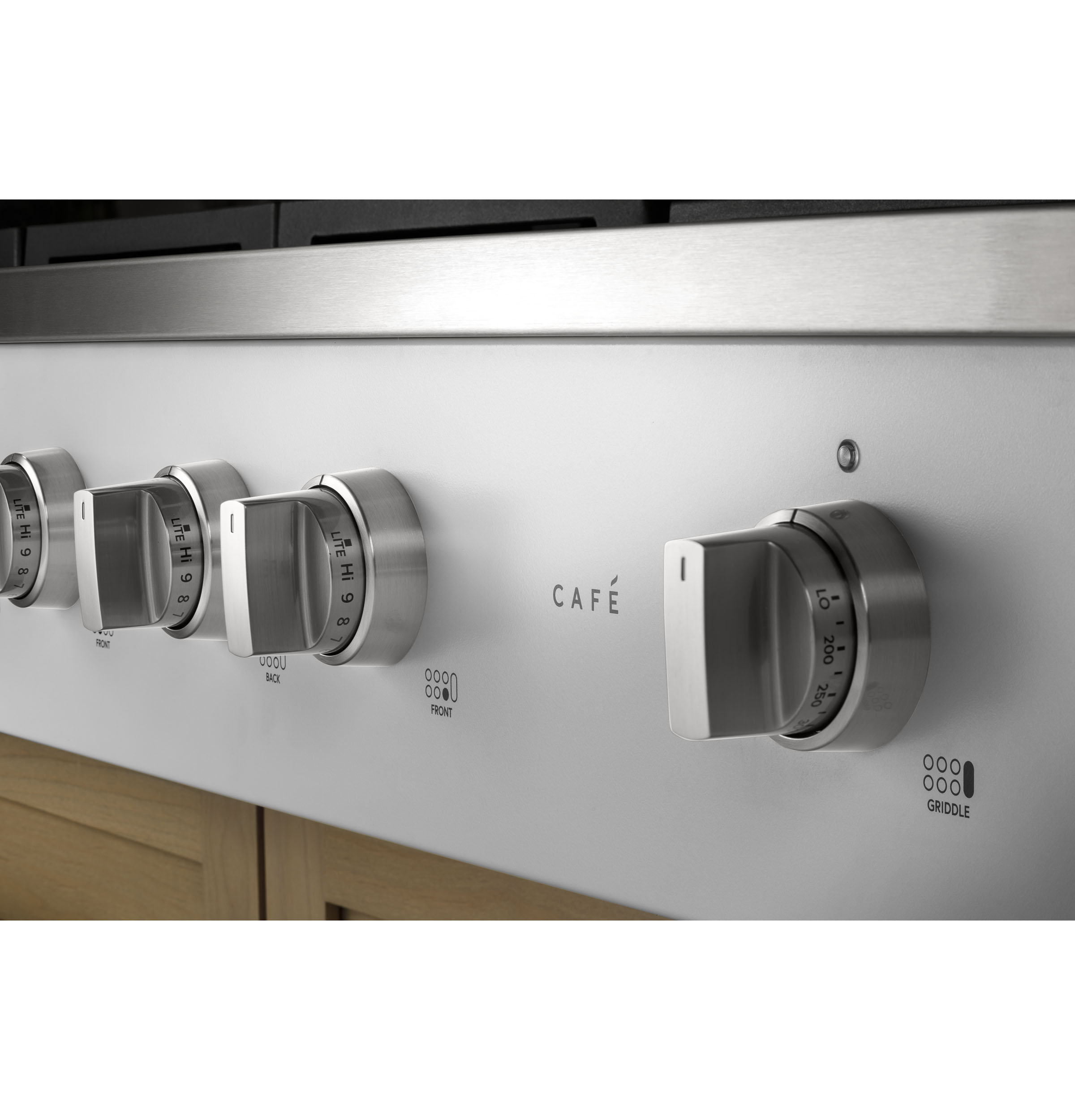 CAFÉ™ 48" Commercial-Style Gas Rangetop with 6 Burners and Integrated Griddle (Natural Gas) CGU486P4TW2