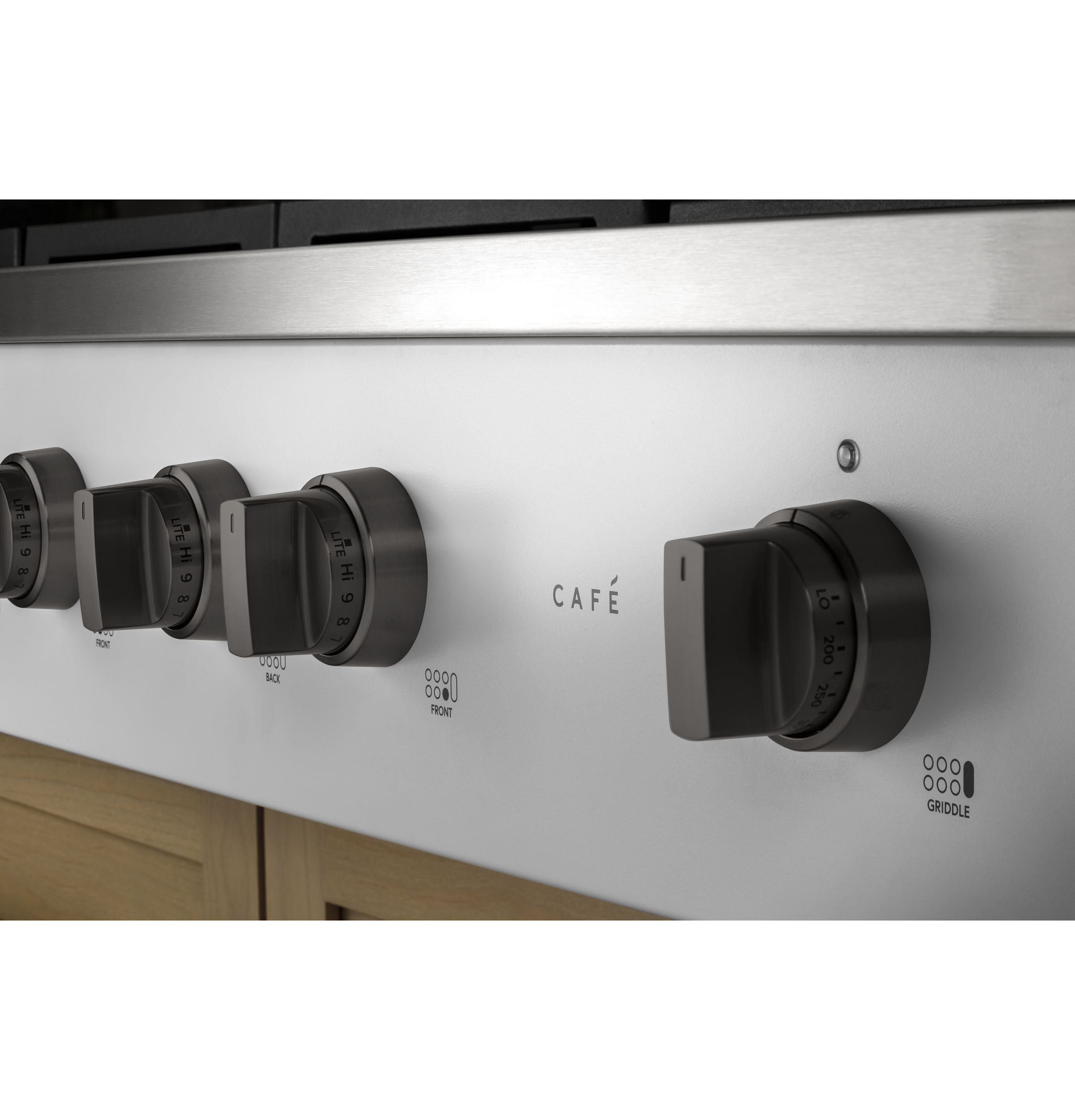 CAFÉ™ 48" Commercial-Style Gas Rangetop with 6 Burners and Integrated Griddle (Natural Gas) CGU486P4TW2