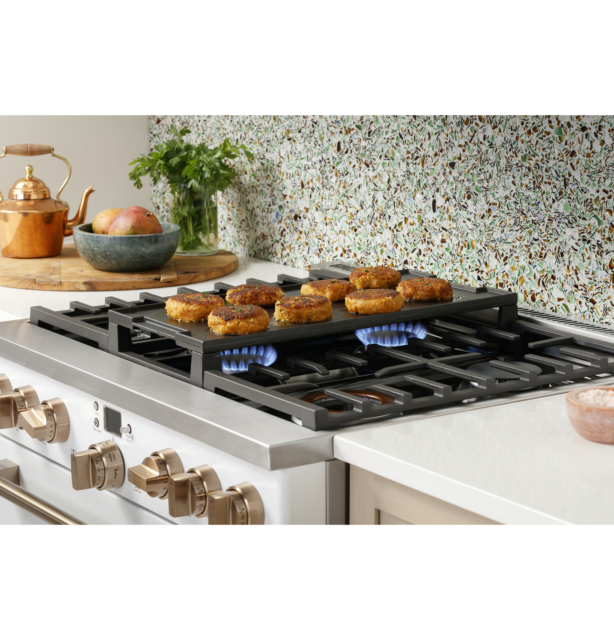 CAFÉ™ 36" Smart All-Gas Commercial-Style Range with 6 Burners (Natural Gas) CGY366P2TS1