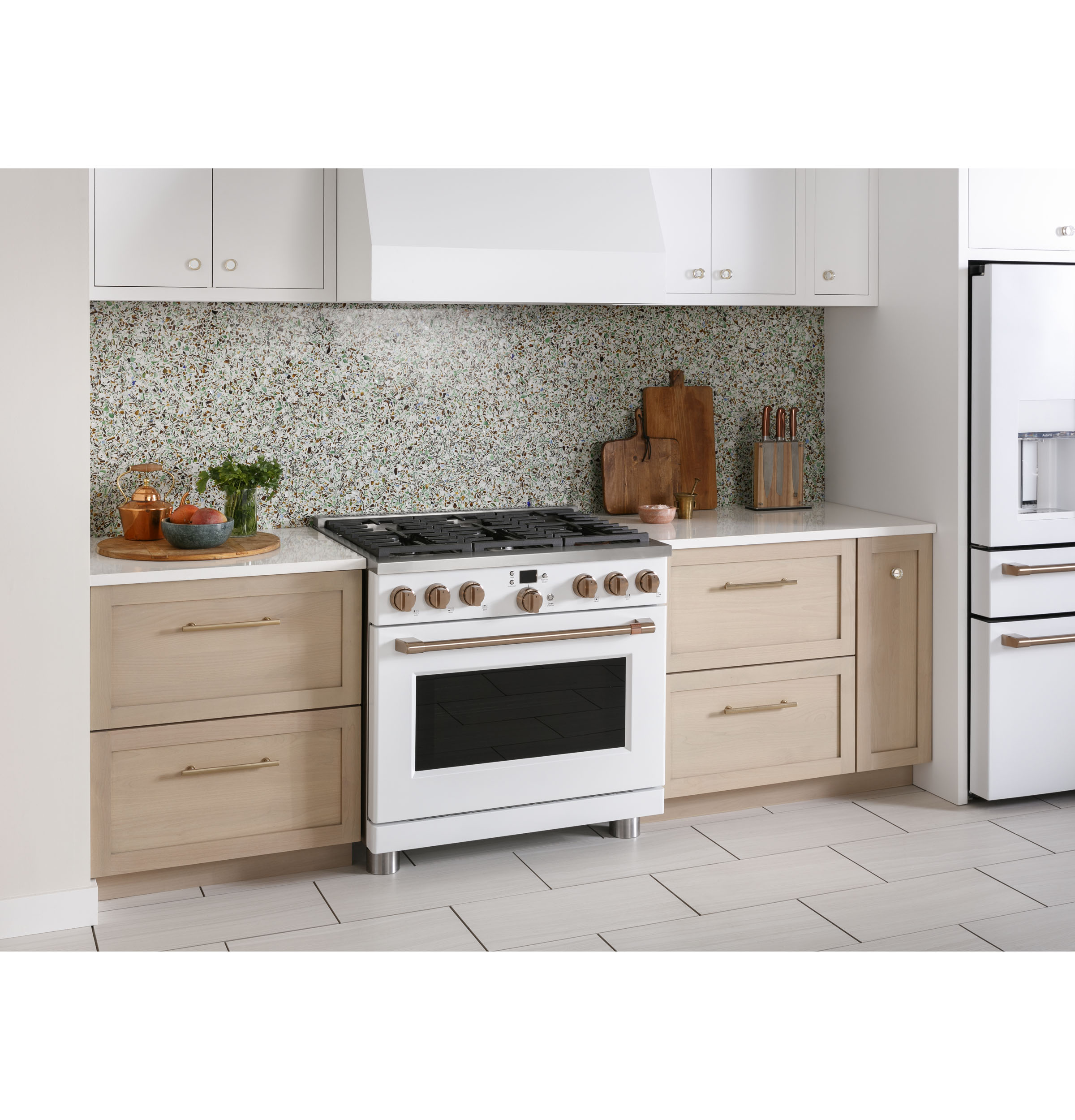 CAFÉ™ 36" Smart All-Gas Commercial-Style Range with 6 Burners (Natural Gas) CGY366P4TW2