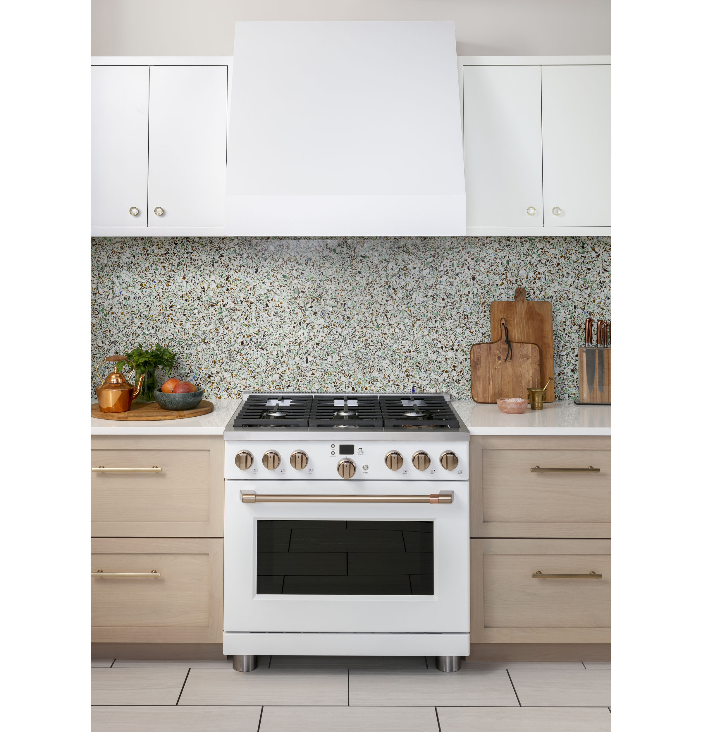 CAFÉ™ 36" Smart All-Gas Commercial-Style Range with 6 Burners (Natural Gas) CGY366P4TW2
