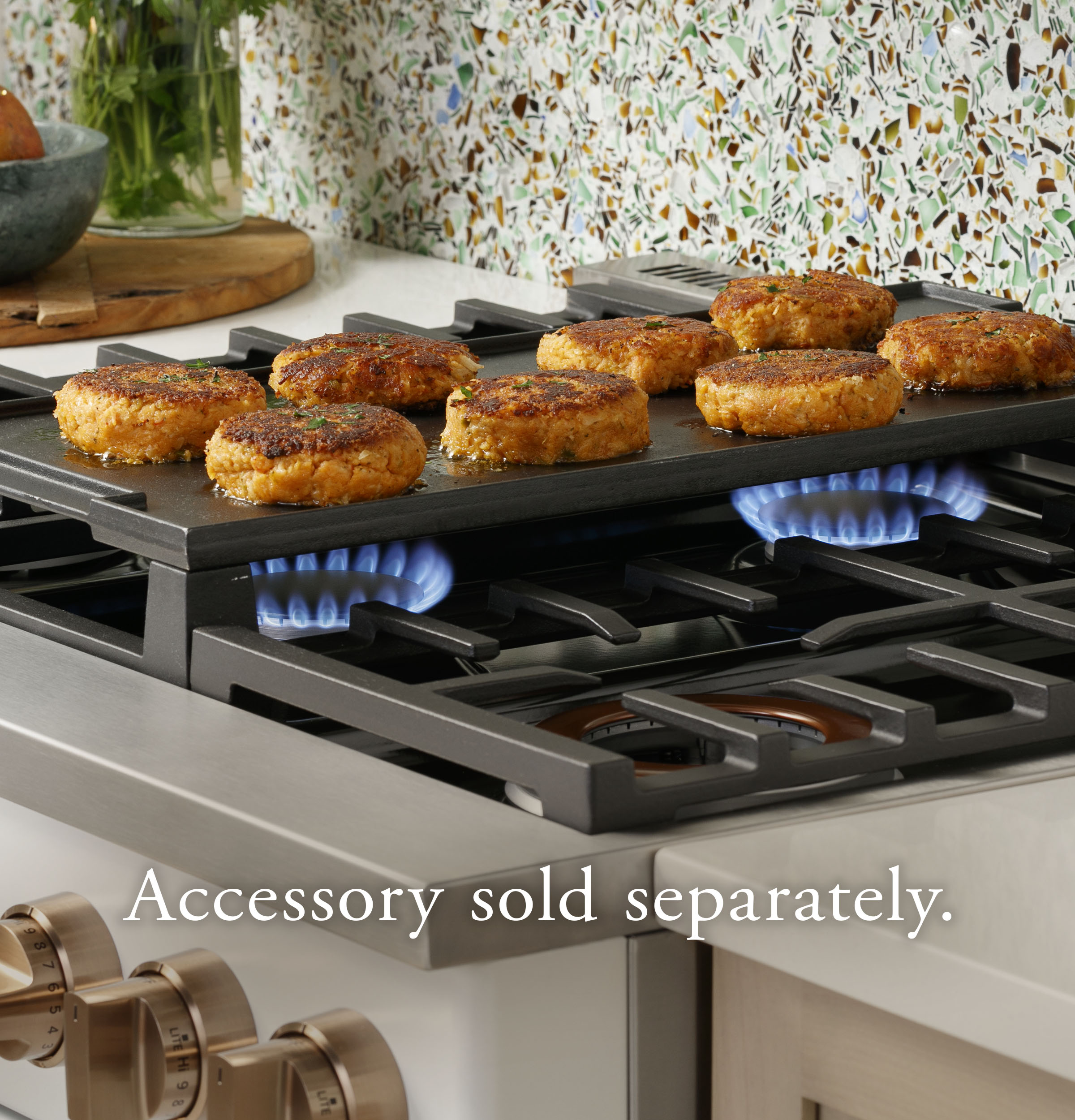CAFÉ™ 36" Smart All-Gas Commercial-Style Range with 6 Burners (Natural Gas) CGY366P4TW2