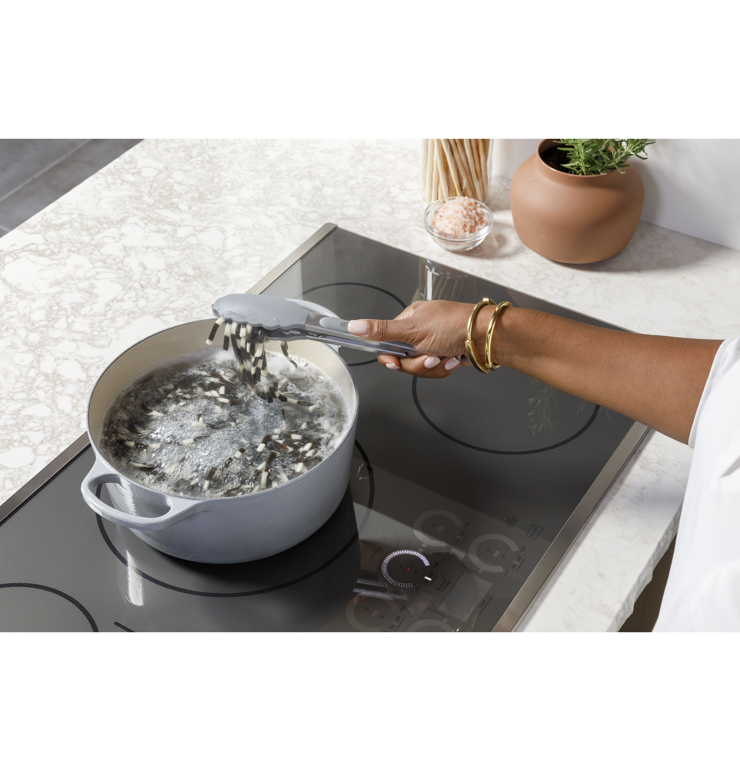 CAFÉ™ Series ENERGY STAR® 36" Built-In Touch Control Induction Cooktop CHP90362TSS