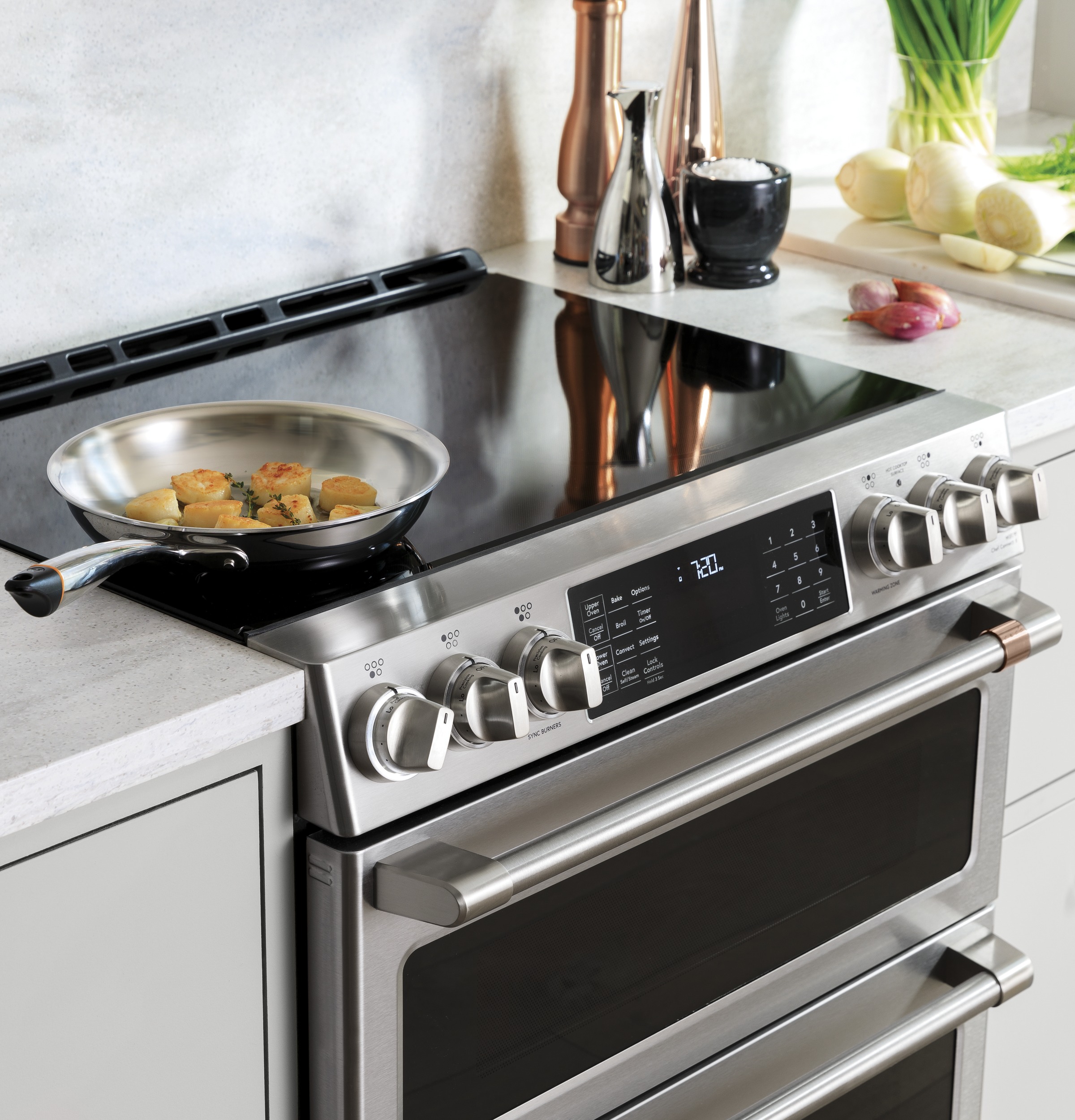 CAFÉ™ 30" Smart Slide-In, Front-Control, Induction and Convection Range with Warming Drawer CHS900P2MS1