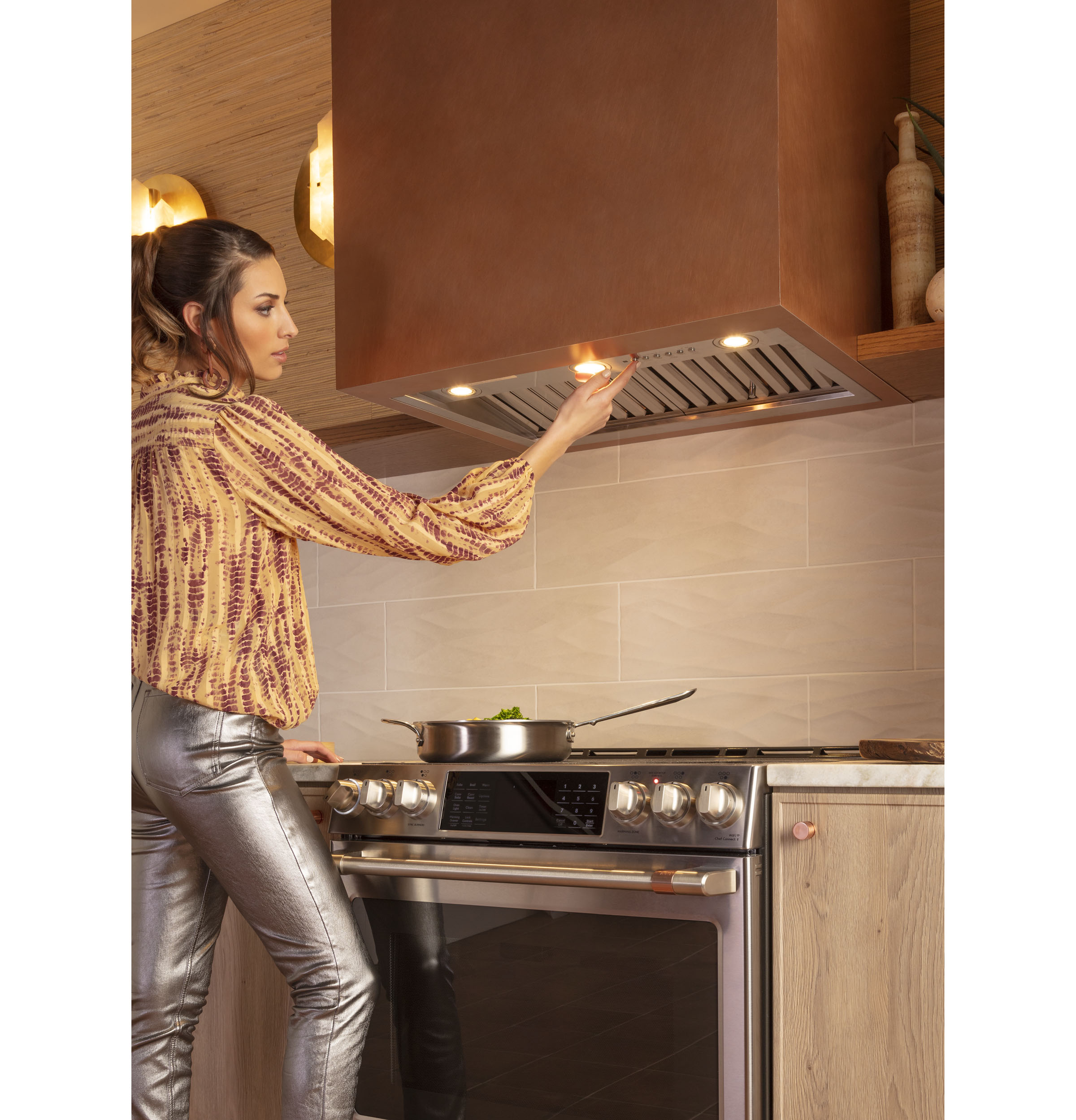 CAFÉ™ 30" Smart Slide-In, Front-Control, Induction and Convection Range with In-Oven Camera CHS90XP2MS1