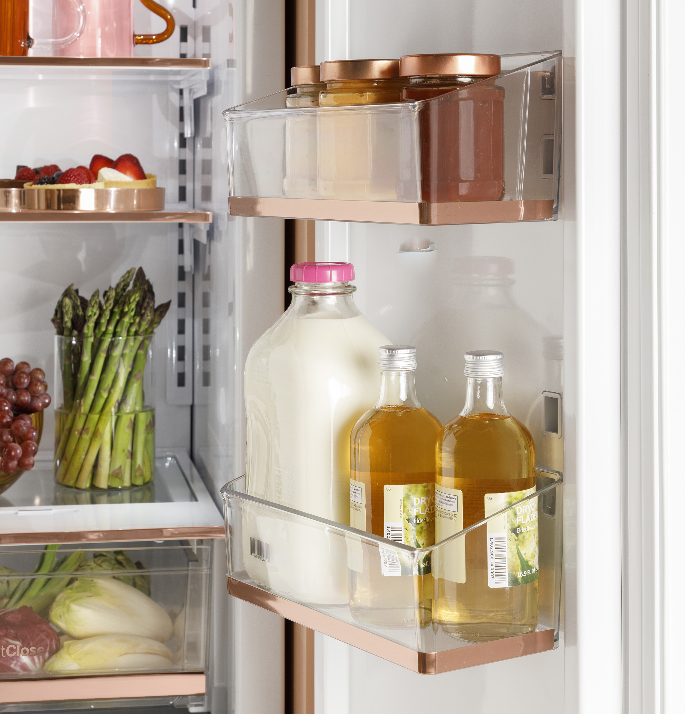 CAFÉ™ 36" Integrated Bottom-Freezer Refrigerator CIC36RP2VS1