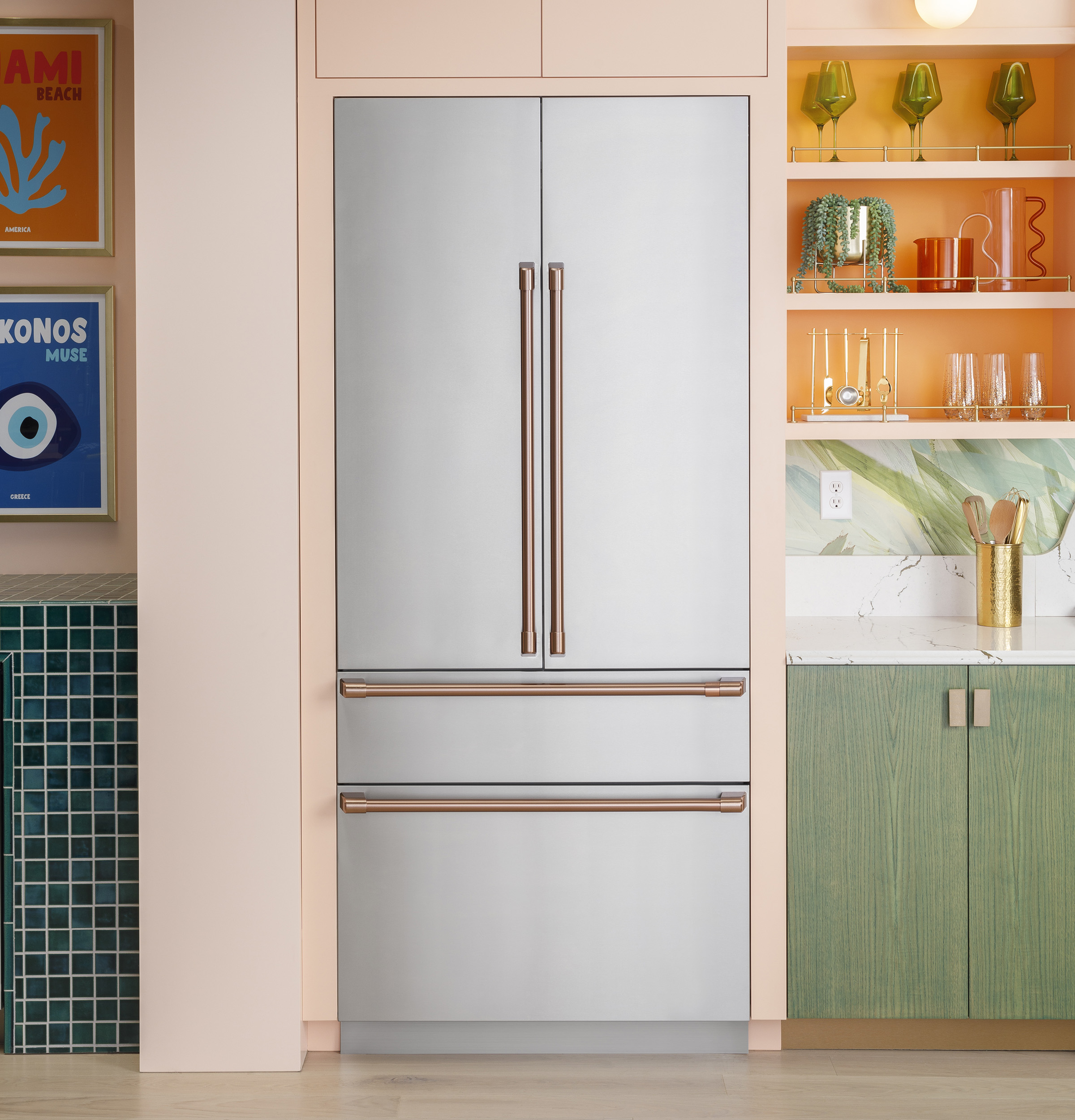 CAFÉ™ 36" Integrated Bottom-Freezer Refrigerator CIC36RP2VS1
