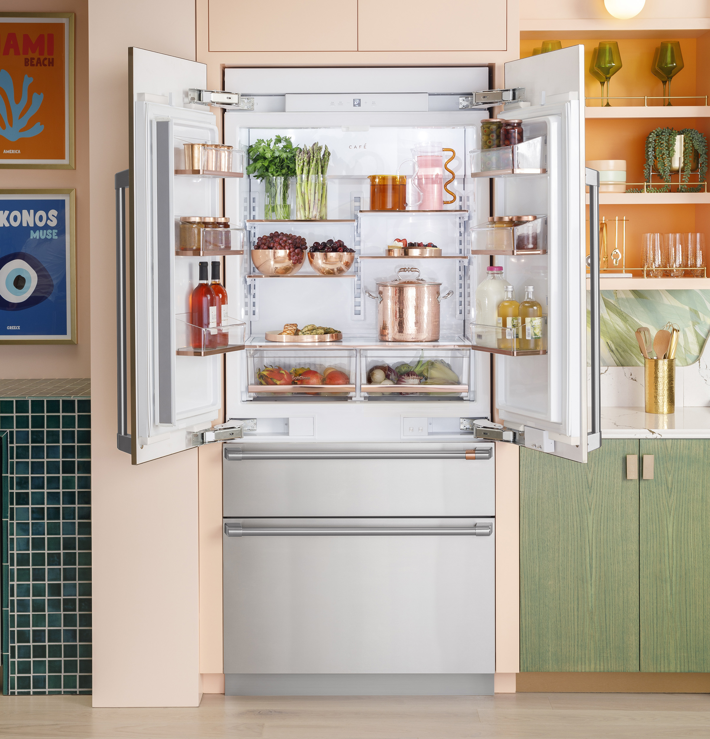 CAFÉ™ 36" Integrated Bottom-Freezer Refrigerator CIC36RP2VS1