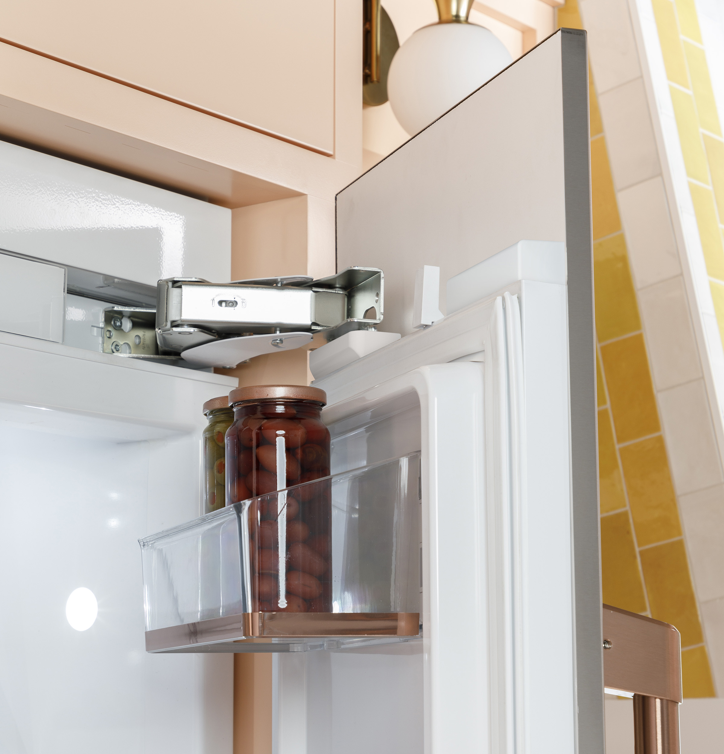 CAFÉ™ 36" Integrated Bottom-Freezer Refrigerator CIC36RP2VS1
