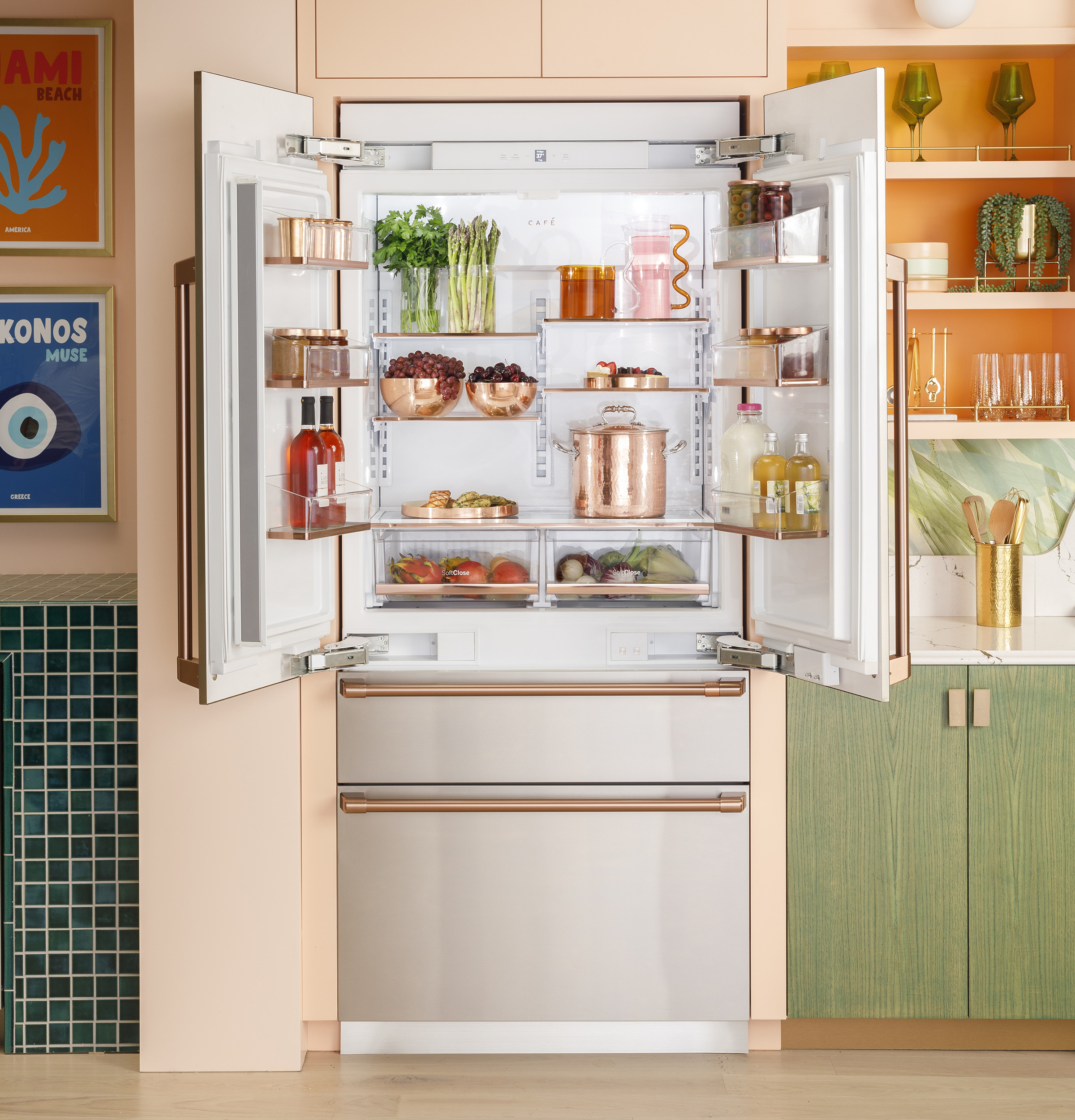 CAFÉ™ 36" Integrated Bottom-Freezer Refrigerator CIC36RP2VS1