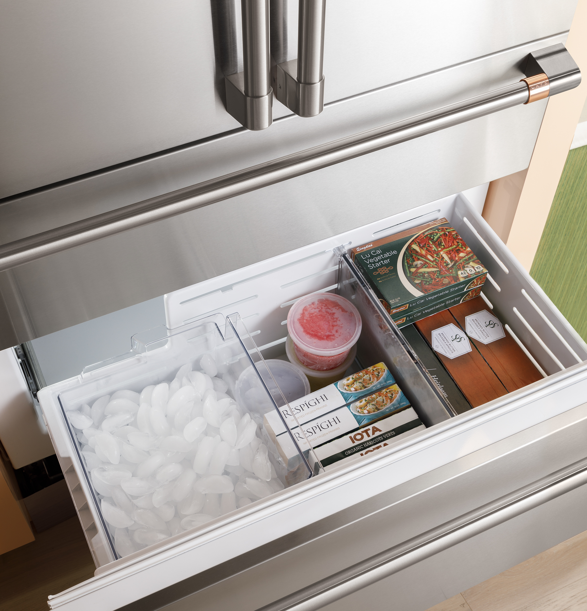 CAFÉ™ 36" Integrated French-Door Refrigerator CIP36NP2VS1