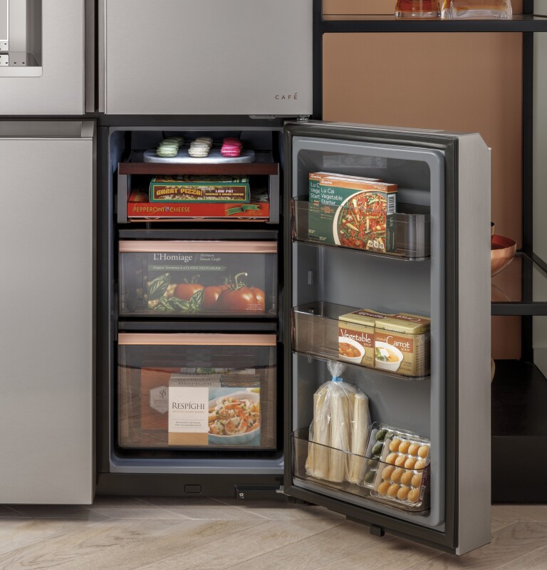 CAFÉ™ ENERGY STAR® 27.4 Cu. Ft. Smart Quad-Door Refrigerator in Platinum Glass CQE28DM5NS5