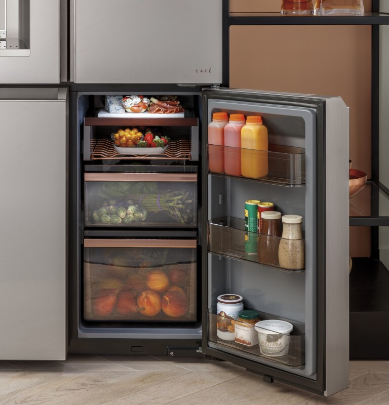 CAFÉ™ ENERGY STAR® 27.4 Cu. Ft. Smart Quad-Door Refrigerator in Platinum Glass CQE28DM5NS5