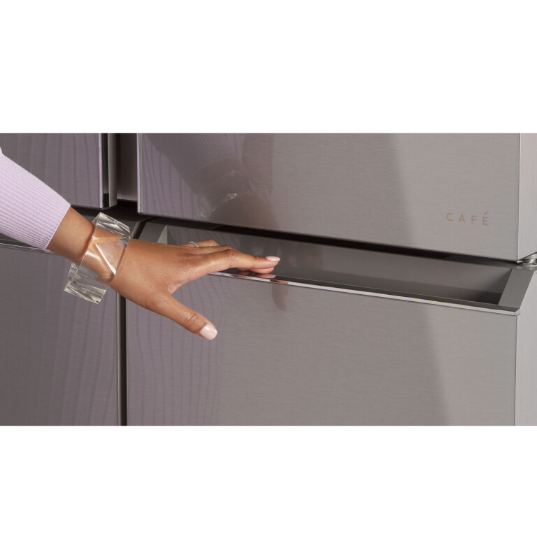 CAFÉ™ ENERGY STAR® 27.4 Cu. Ft. Smart Quad-Door Refrigerator in Platinum Glass CQE28DM5NS5