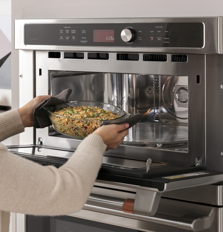 CAFÉ™ 30 in. Combination Double Wall Oven with Convection and Advantium® Technology CTC912P2NS1