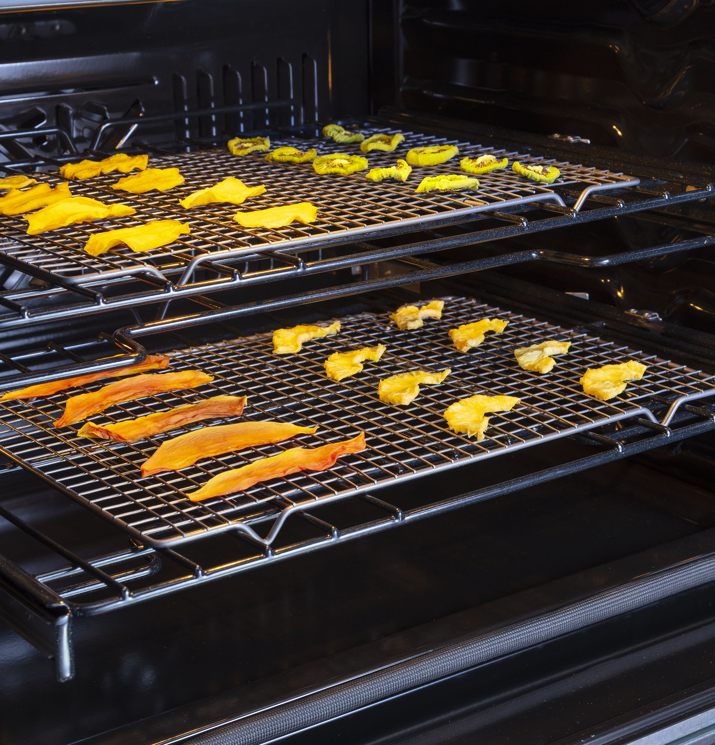 CAFÉ™ Professional Series 30" Smart Built-In Convection Single Wall Oven CTS90DP3ND1