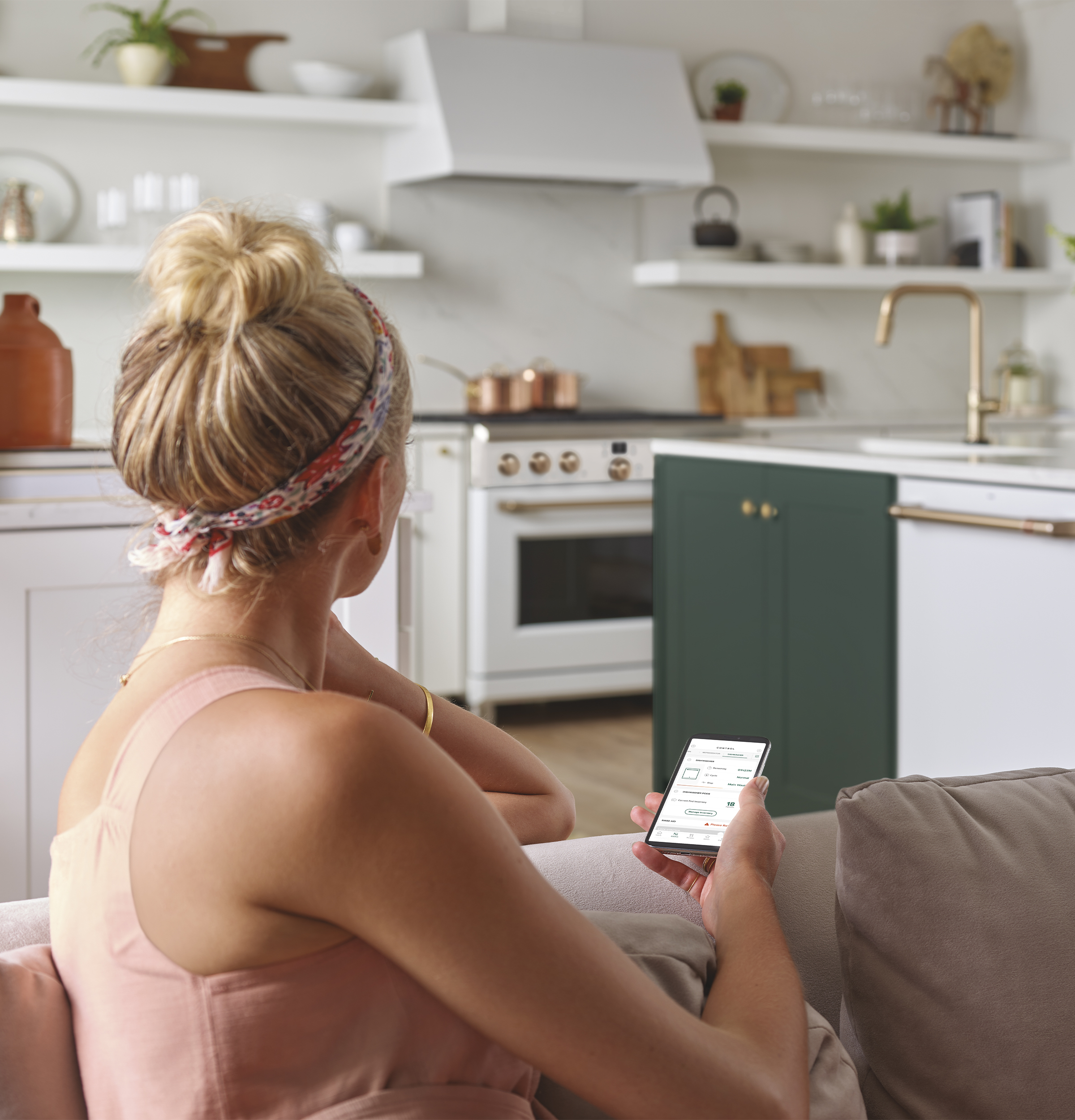 CAFÉ™ 30" Commercial Hood CVW93044PWM