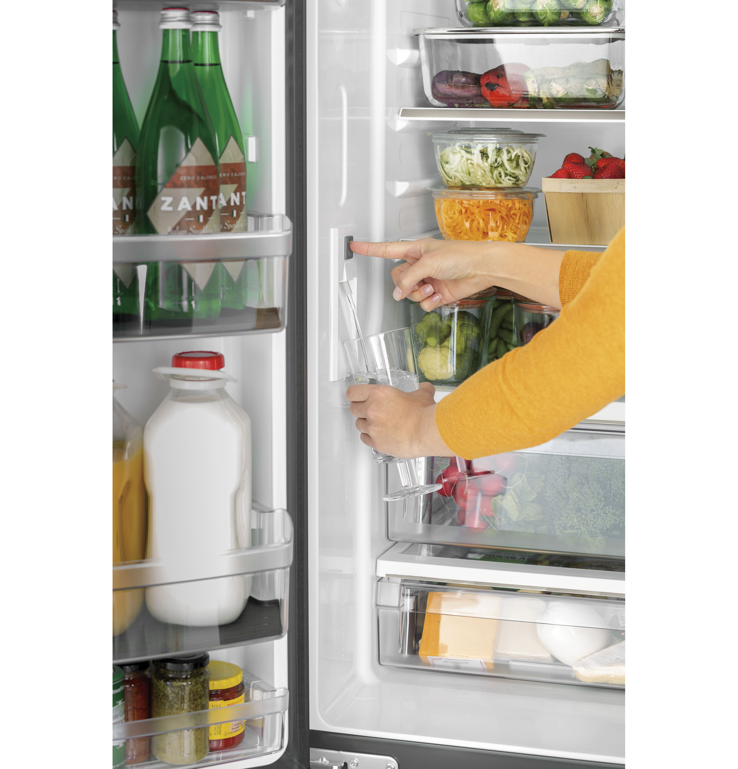 CAFÉ™ ENERGY STAR® 18.6 Cu. Ft. Counter-Depth French-Door Refrigerator CWE19SP2NS1