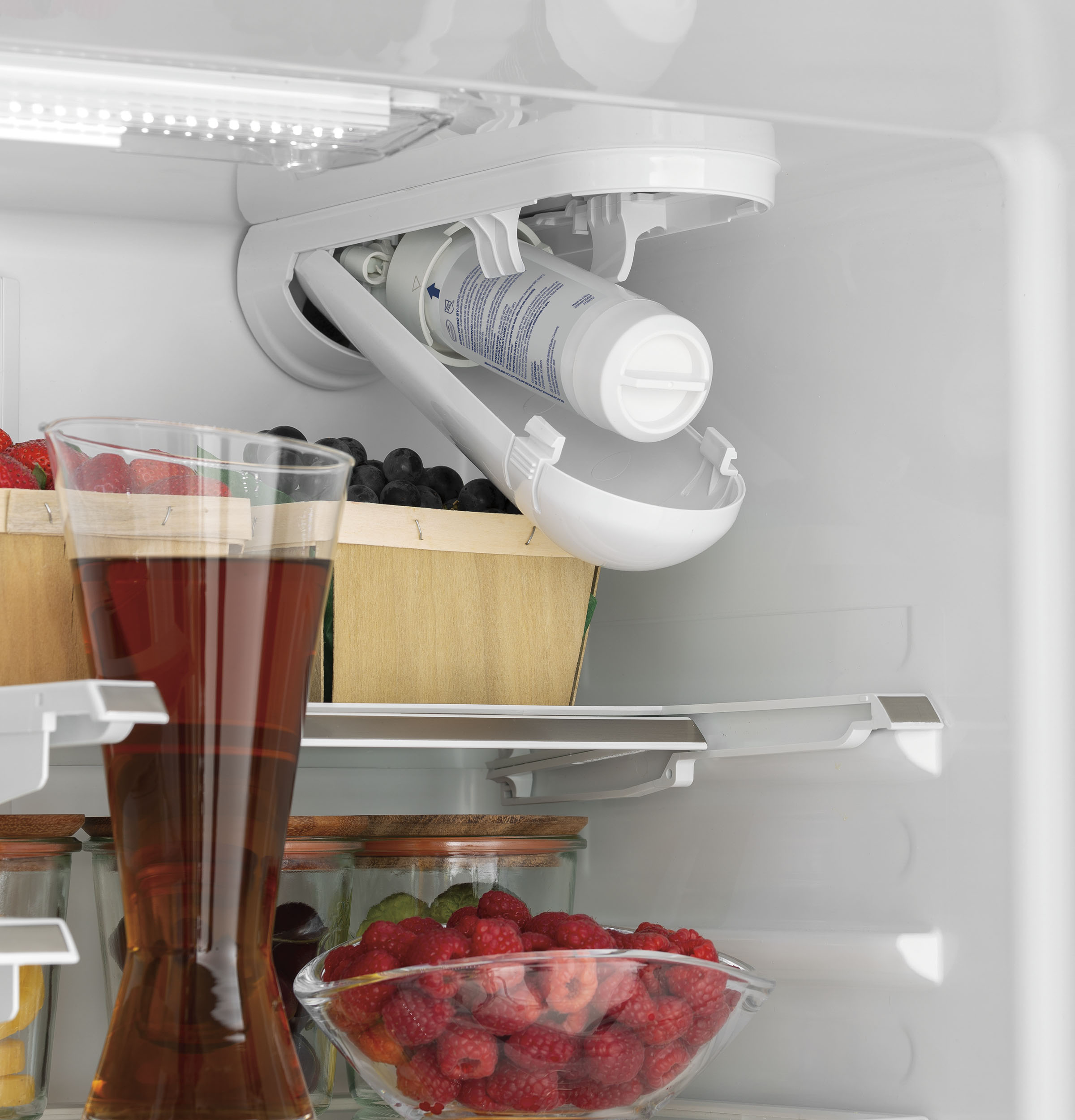 CAFÉ™ ENERGY STAR® 18.6 Cu. Ft. Counter-Depth French-Door Refrigerator CWE19SP3ND1