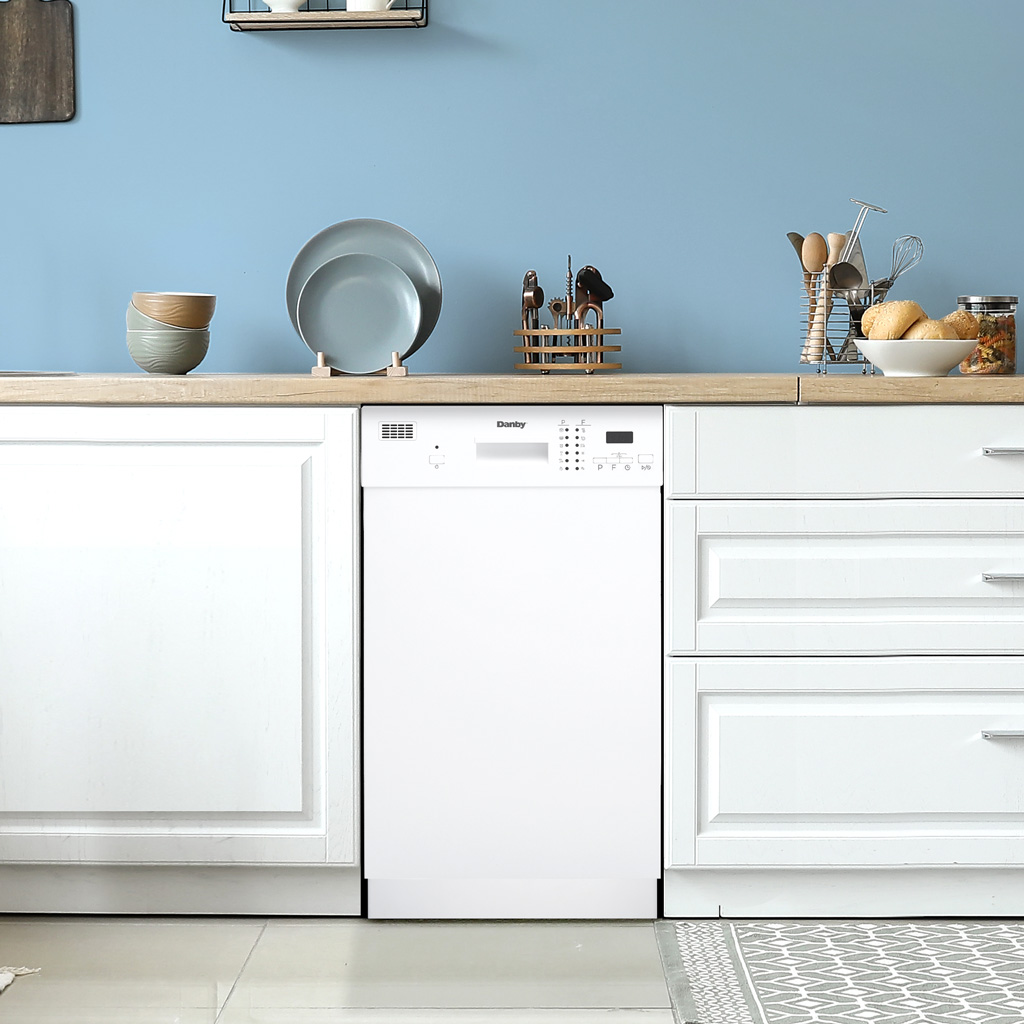 18″ Wide Built-in Dishwasher DDW1804EW