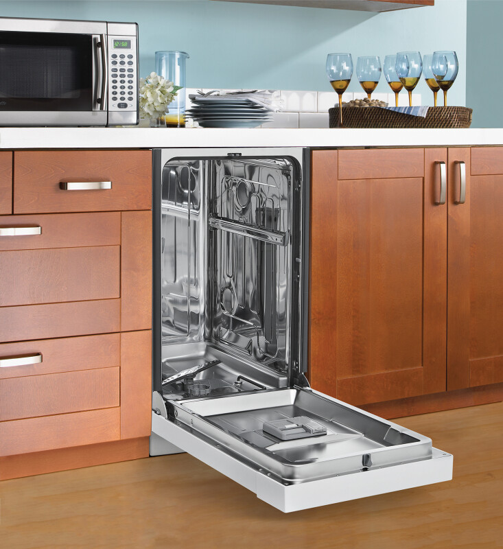 18″ Wide Built-in Dishwasher DDW1804EW
