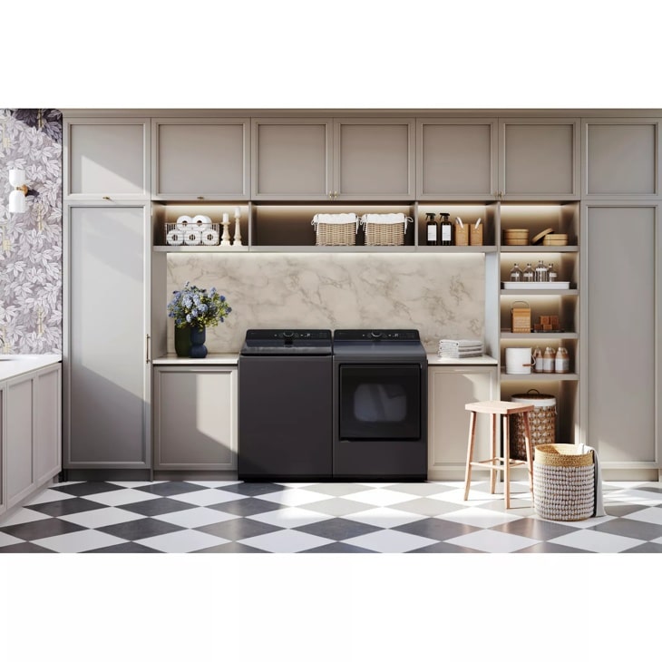 7.3 Cu. Ft. Ultra Large Capacity Rear Control Gas Dryer With Easyload™ Door And Ai Sensing DLG8401BE