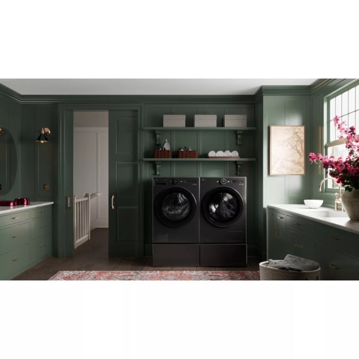 7.8 cu. ft. Mega Capacity Smart Front Load Dryer with Dual Inverter HeatPump™ Technology and Inverter Direct Drive Motor System DLHC5502B