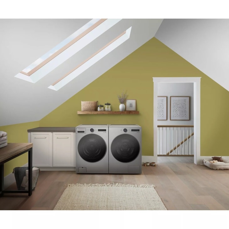 7.8 cu. ft. Mega Capacity Smart Front Load Dryer with Dual Inverter HeatPump™ Technology and Inverter Direct Drive Motor System DLHC5502V