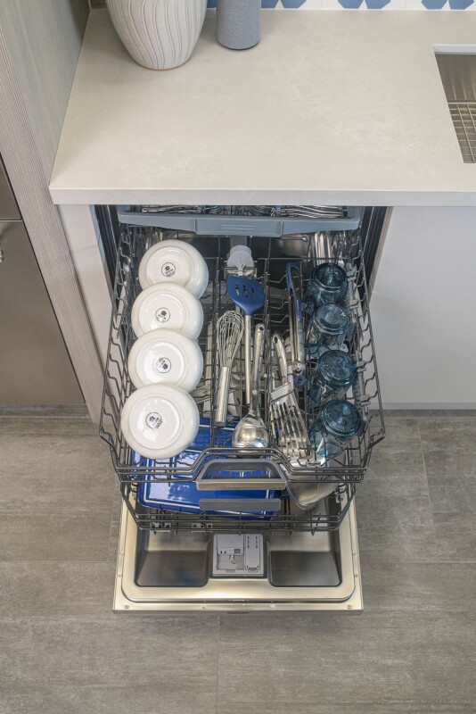 Emerald 24" Top Control Smart Built-In Stainless Steel Tub Dishwasher with 3rd Rack and PowerBoost, 48 dBA DWHD640EPR