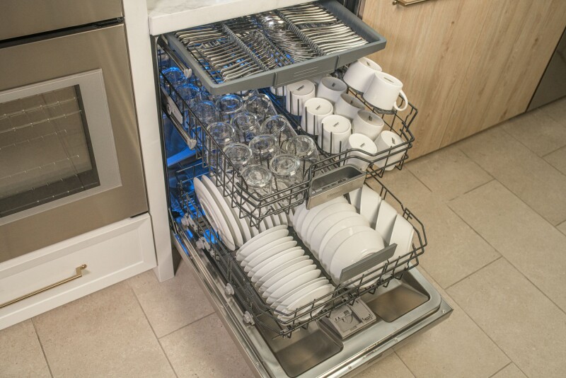 Sapphire - Professional Handle - $500 w/1,2,Free DWHD660EFP