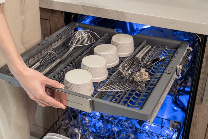 Star Sapphire® Dishwasher 24'' Masterpiece® DWHD661EFM