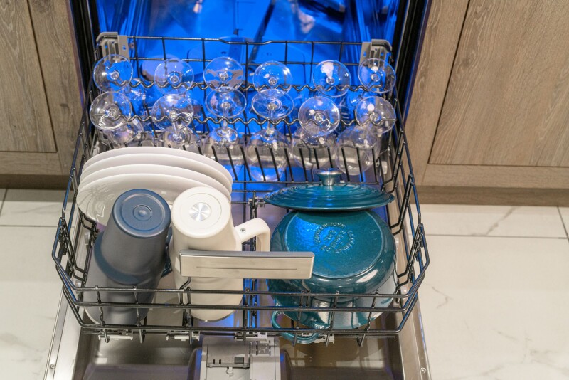 Star Sapphire® Dishwasher 24'' Masterpiece® DWHD661EFM