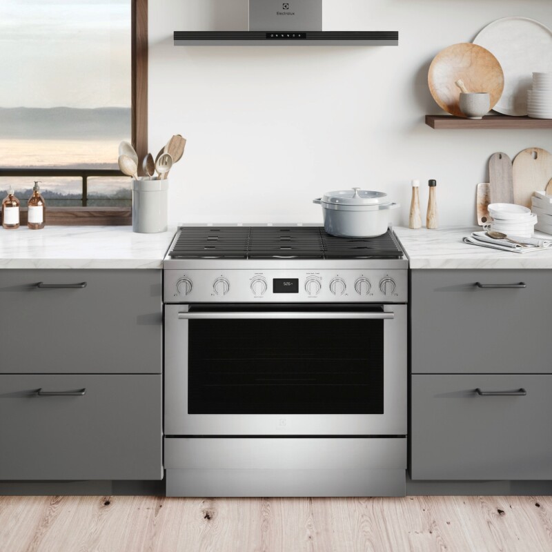 36" Dual-Fuel Freestanding Range ECFD3668AS