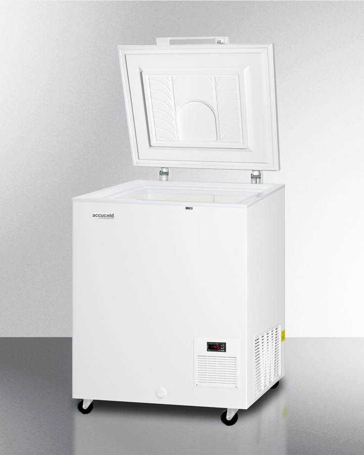4.8 Cu.Ft. Chest Freezer EL11LT