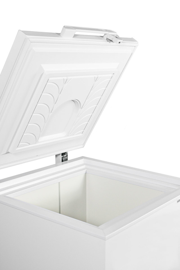 4.8 Cu.Ft. Chest Freezer EL11LT