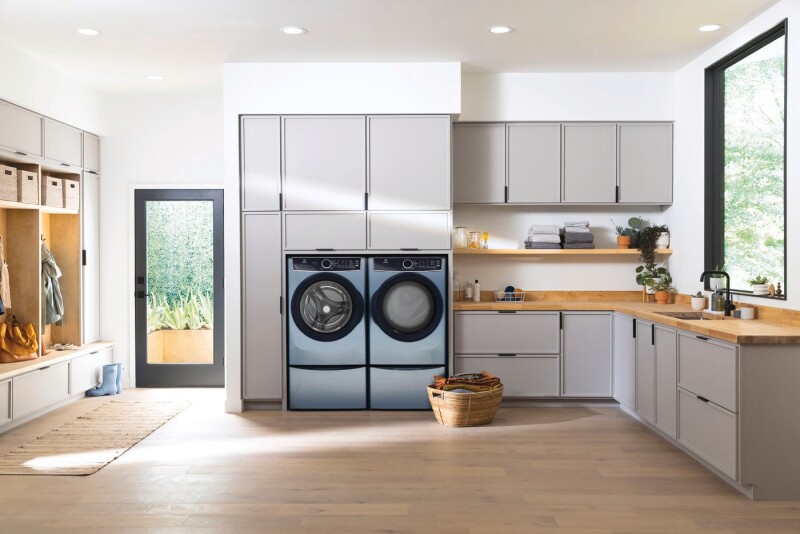 Front Load Perfect Steam Washer with LuxCare Wash - 4.5 Cu. Ft. ELFW7437AG