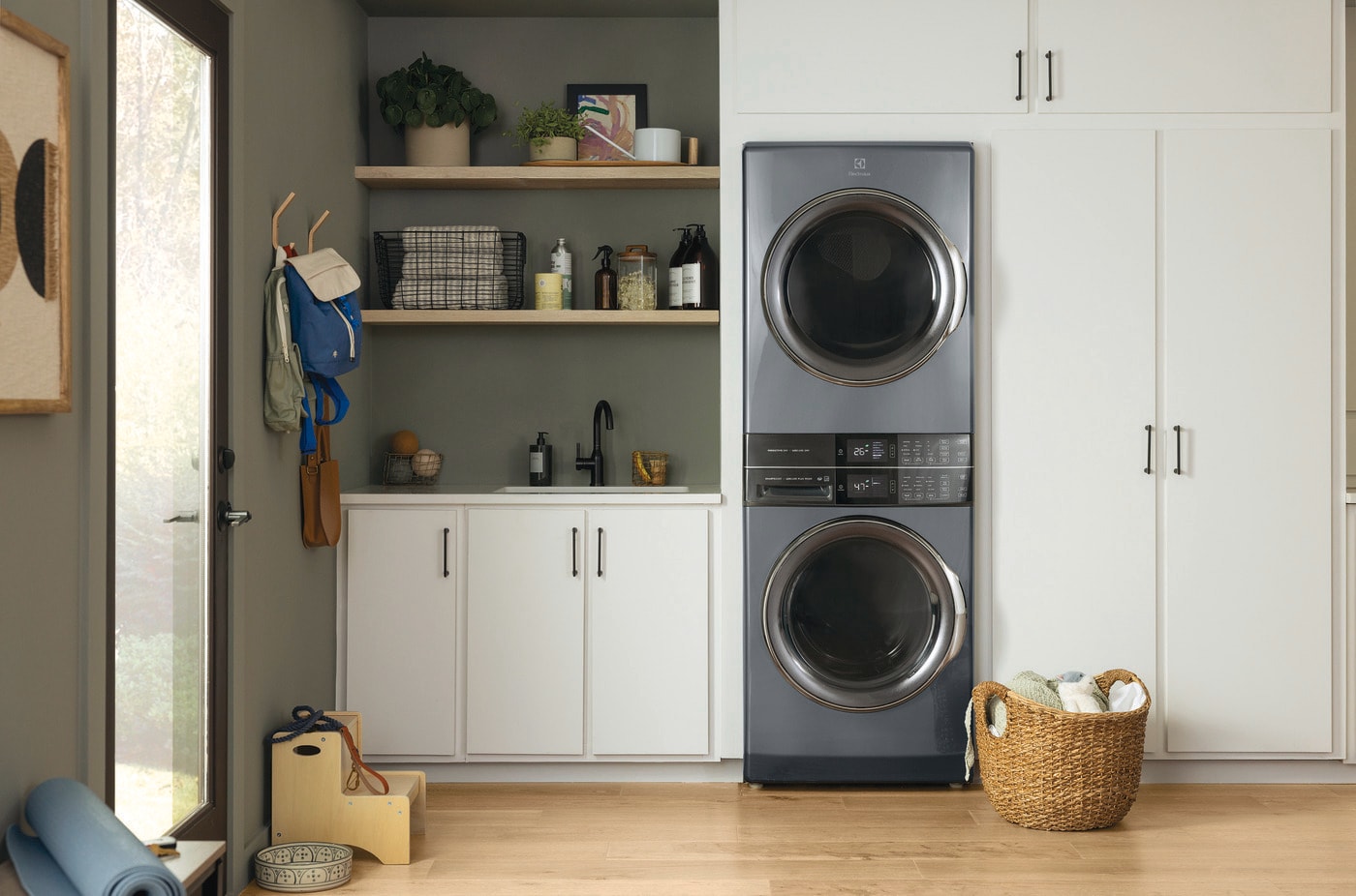 Laundry Tower Single Unit Front Load 4.5 Cu. Ft. Washer & 8 Cu. Ft. Gas Dryer ELTG7600AW