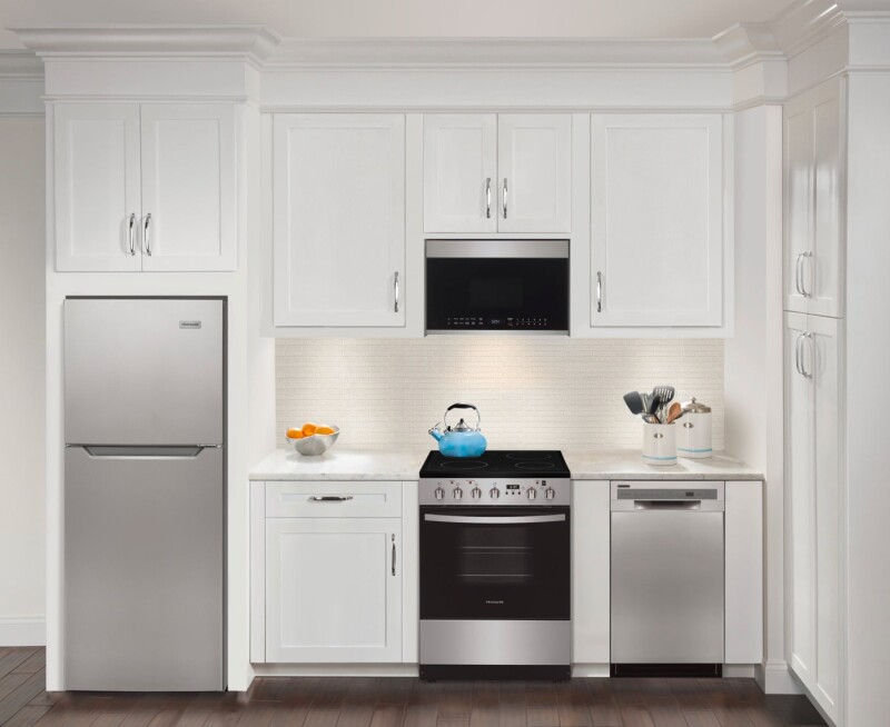 24" Freestanding Electric Range FCFE2425AW